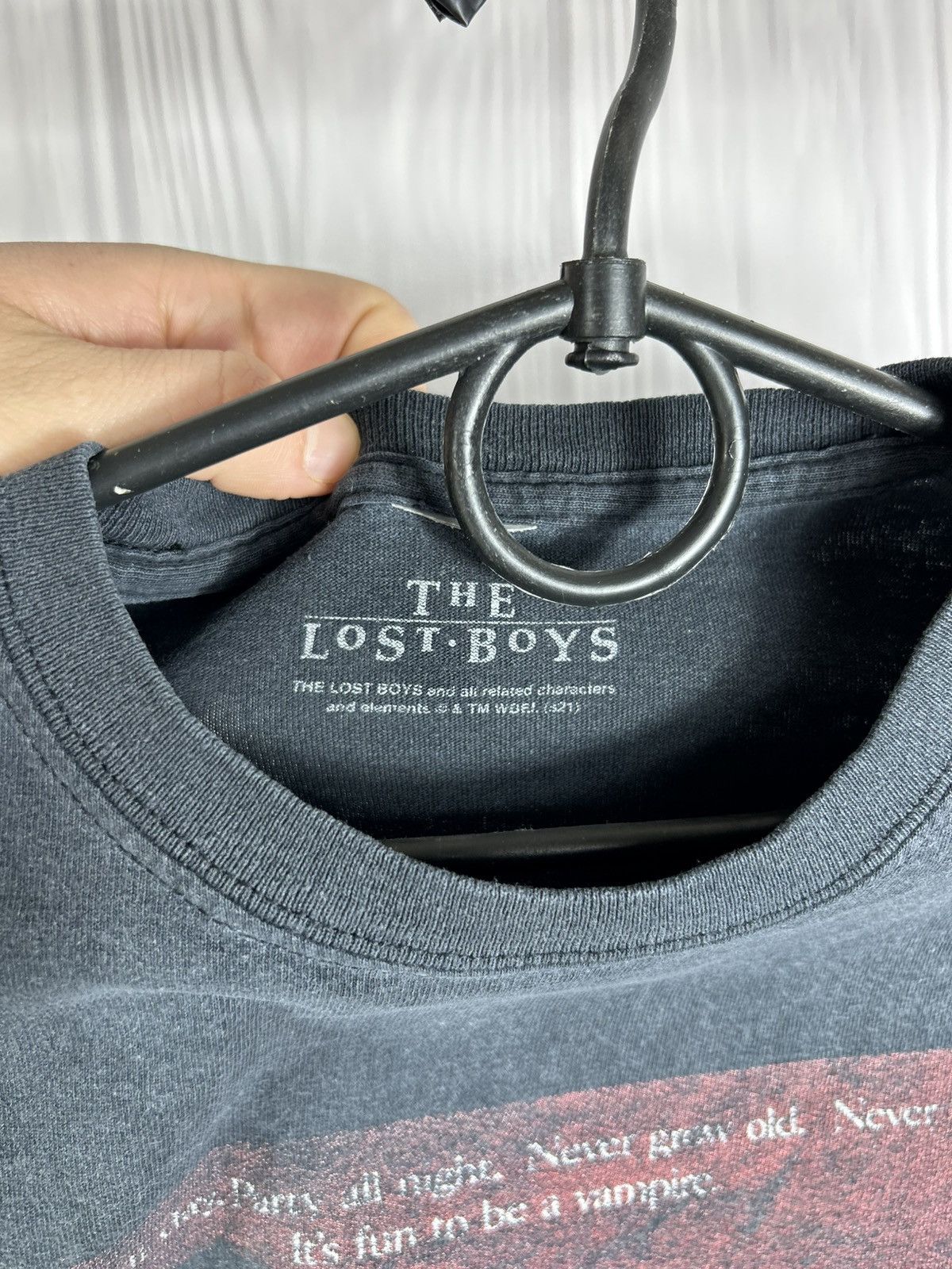 Vintage Vintage The Lost Boys Movie Horror Vampire T-Shirt Faded Size US XS / EU 42 / 0 - 13 Thumbnail