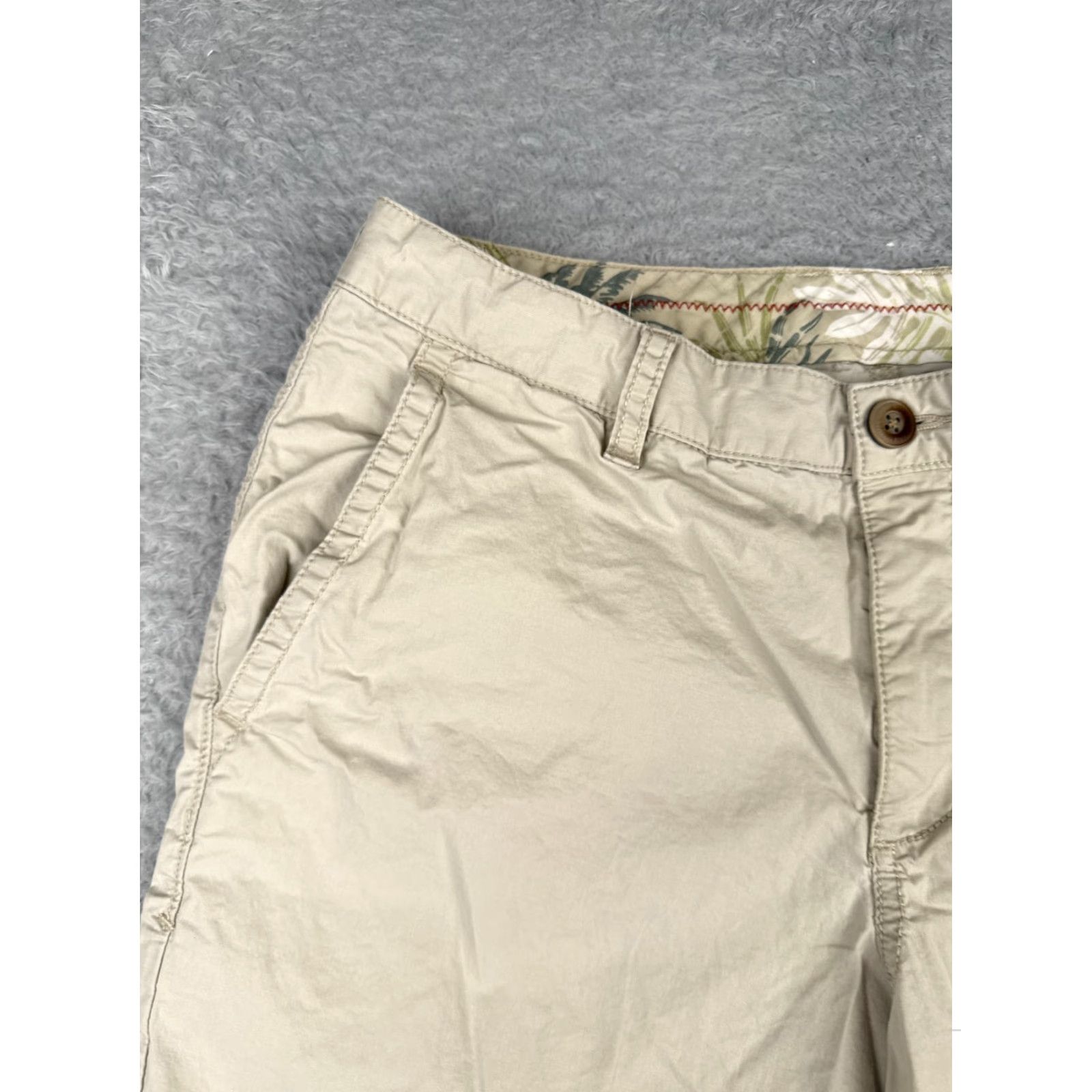 Tommy Bahama Tommy Bahama Shorts Men 30 Beige Chino Cotton Blend Flat Front Vacation 30x9 Size US 30 / EU 46 - 4 Thumbnail