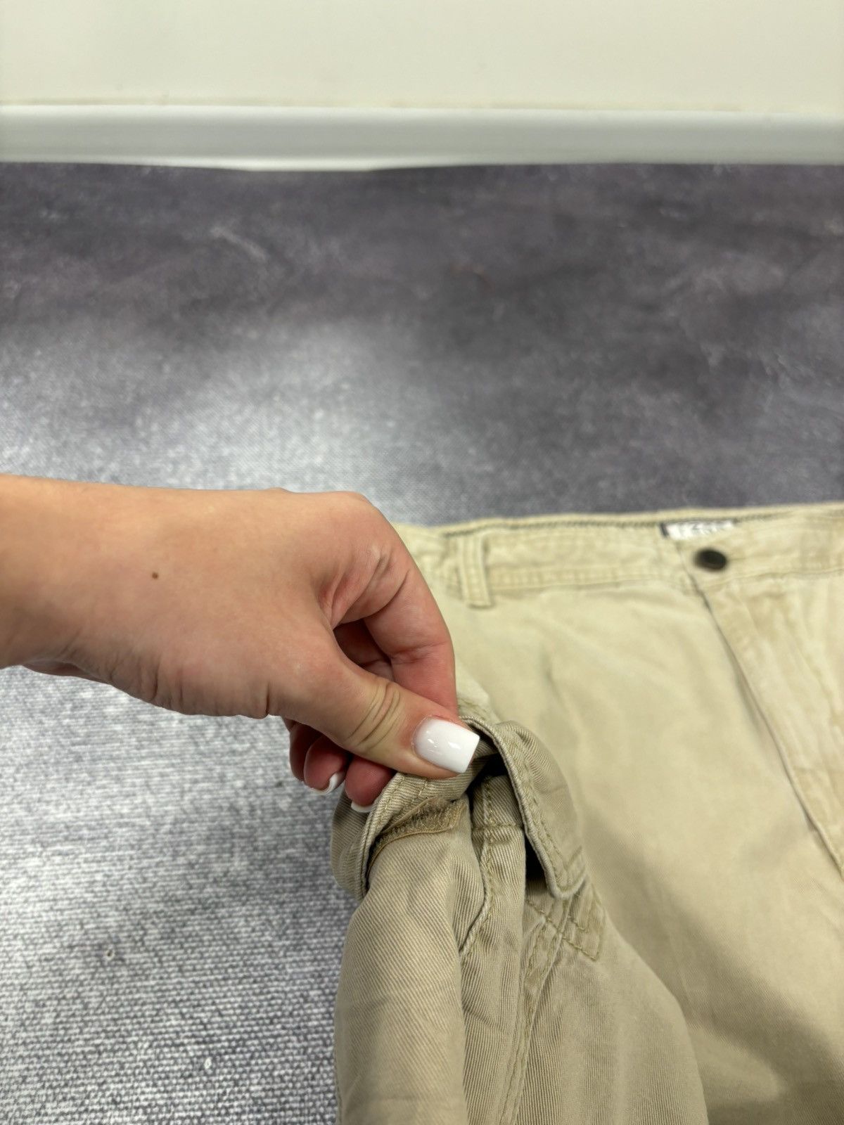 Izod Vintage IZOD Military Style Wide-Leg Y2K Hype Cargo Shorts Size US 38 / EU 54 - 6 Thumbnail