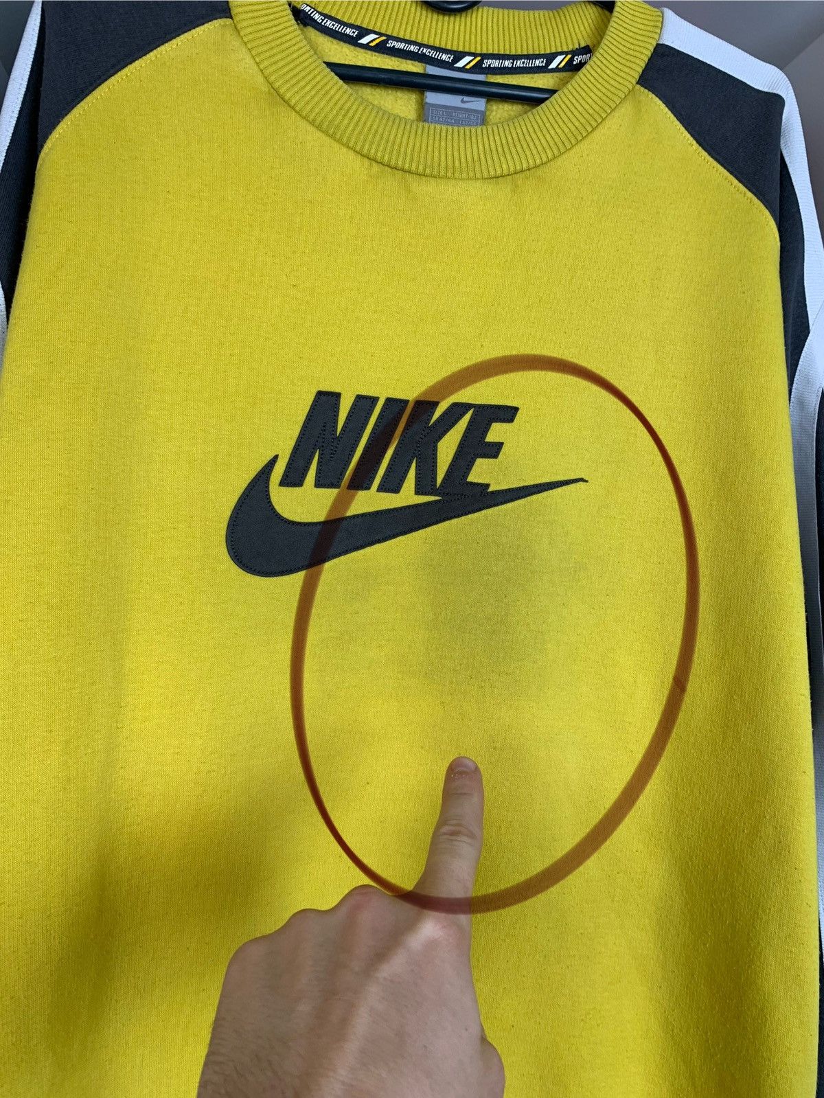 Vintage Vintage Nike Big Logo Sweatshirt Size US L / EU 52-54 / 3 - 10 Thumbnail