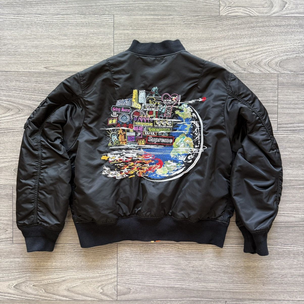 Alpha Industries × Supreme Supreme AOI Industry Globe MA-1 Bomber 