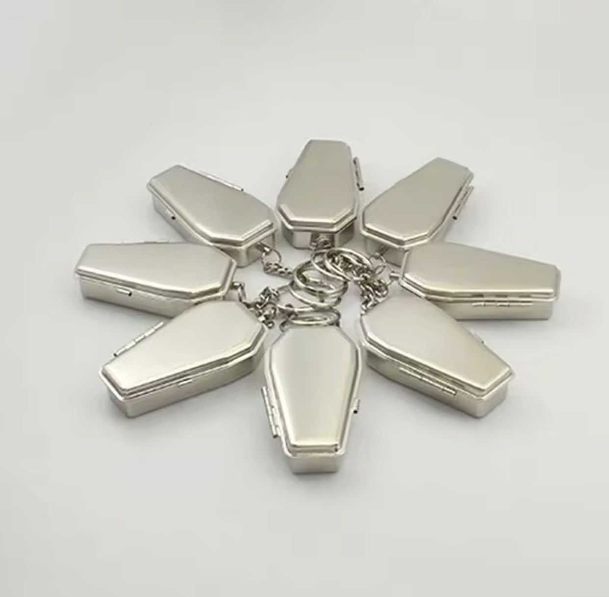 Vintage Mini Casket Ashtray with Keychain Stylish Windproof Metal Size ONE SIZE - 5 Thumbnail