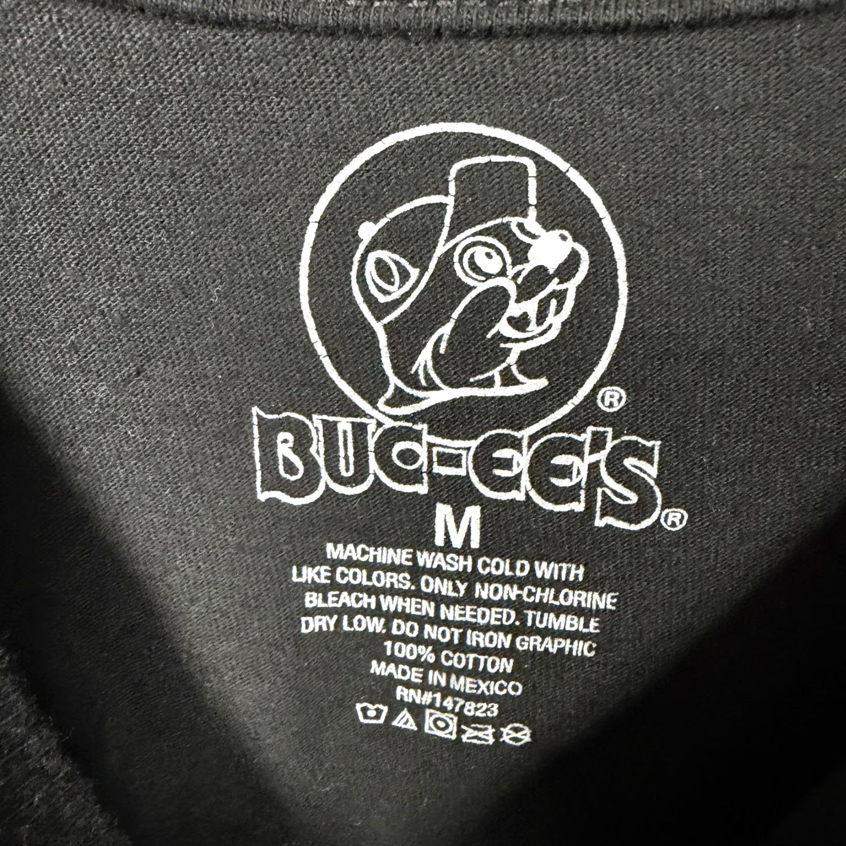 Vintage Buc-ee's Happy New Year 2026 Beav​er Graphic T-Shirt Mens M Black Crew Neck Short Sleeve Size US M / EU 48-50 / 2 - 4 Thumbnail