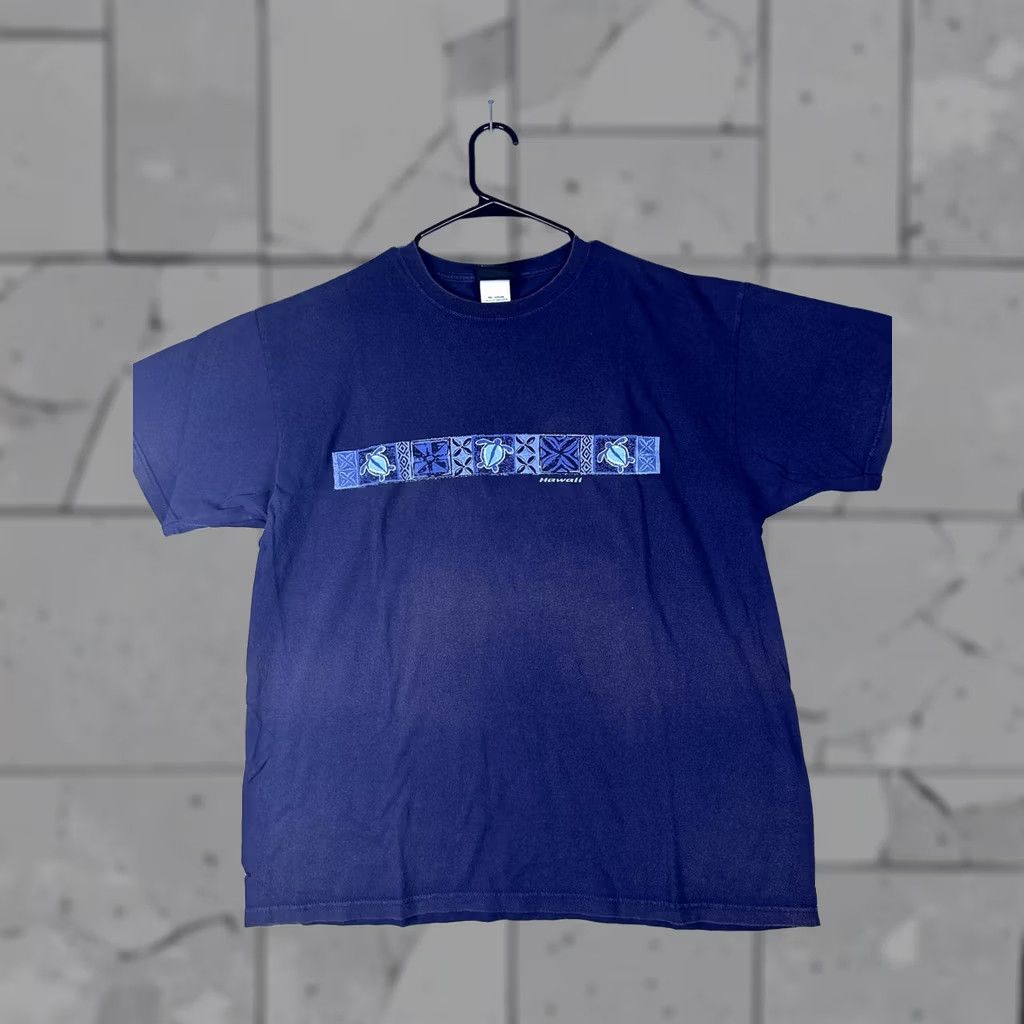 Vintage Hawaii Shirt Mens XL Navy Blue Sea Turtle Tribal Graphic Performance Cotton Tee Size US XL / EU 56 / 4 - 1 Thumbnail