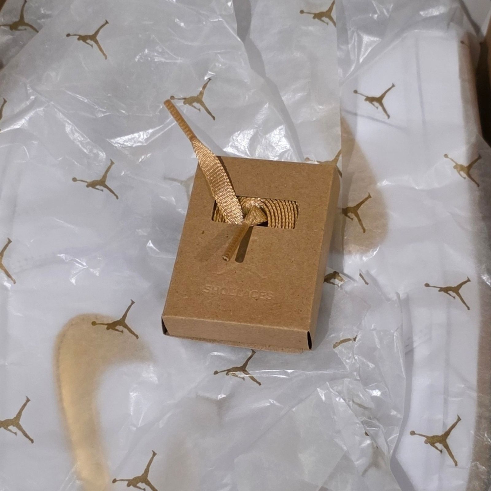 Nike Nike Air Jordan 1 Retro High OG Metallic Gold Size 11.5 Size US 11.5 / IT 41.5 - 6 Thumbnail