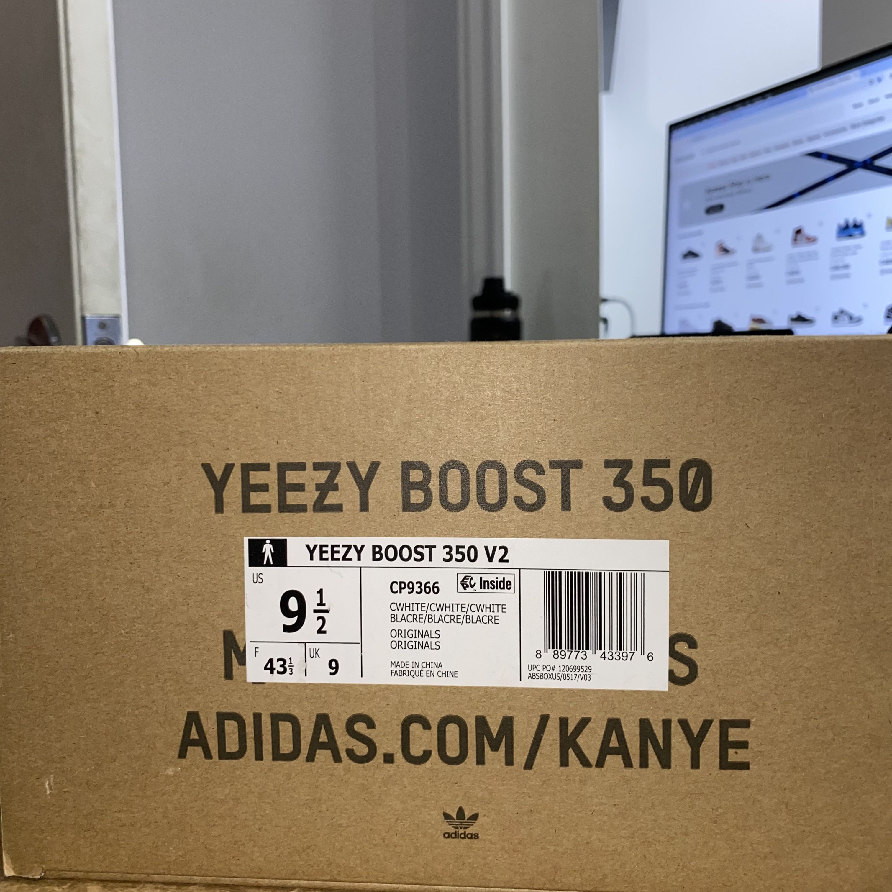 Adidas × Kanye West Yeezy 350 V2 Size US 9.5 / EU 42-43 - 7 Thumbnail