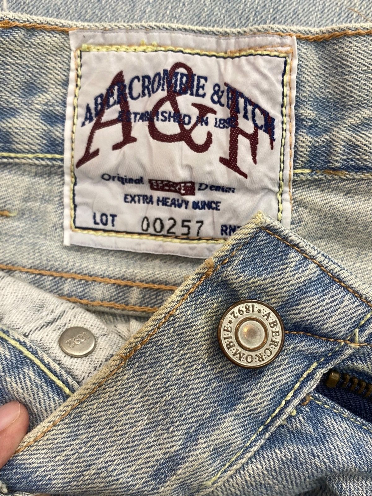 Abercrombie & Fitch Abercrombie & Fitch Light Blue Wash Style Distressed Jeans Size US 30 / EU 46 - 10 Thumbnail