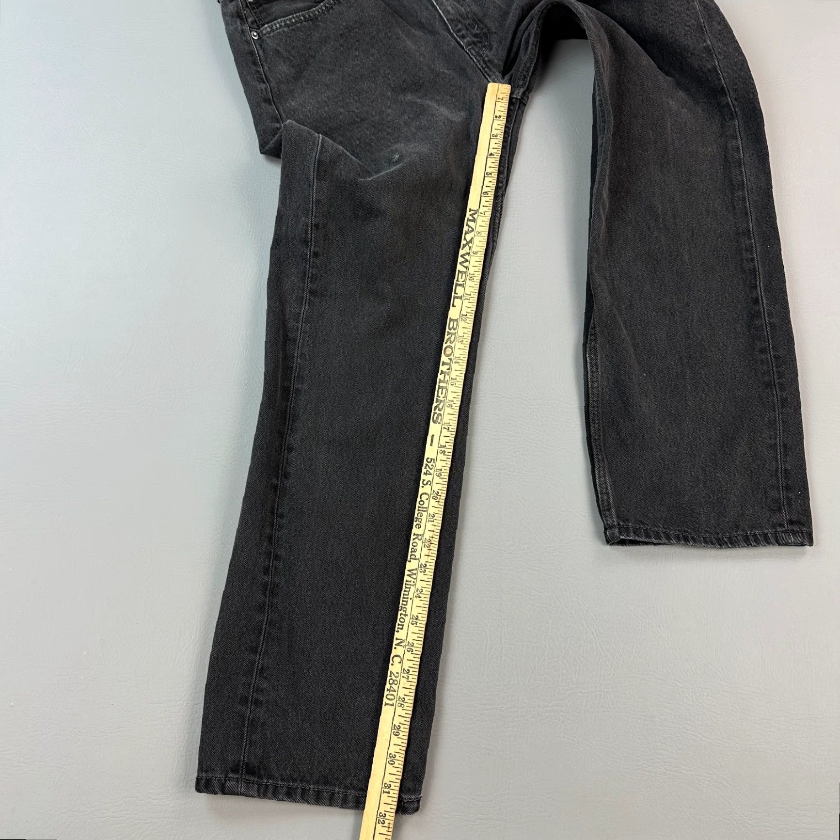 Levi's VINTAGE Levi's 505 Jeans Mens 36x32 Black Denim Regular Fit Zip Fly Casual Size US 36 / EU 52 - 2 Thumbnail