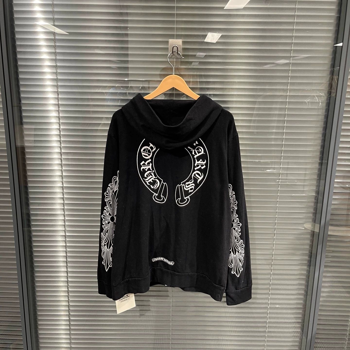 Chrome Hearts Chrome Hearts Black Kylin Arm Horseshoe Zip L 9/10 (P/CH Flaw) Size US L / EU 52-54 / 3 - 1 Thumbnail