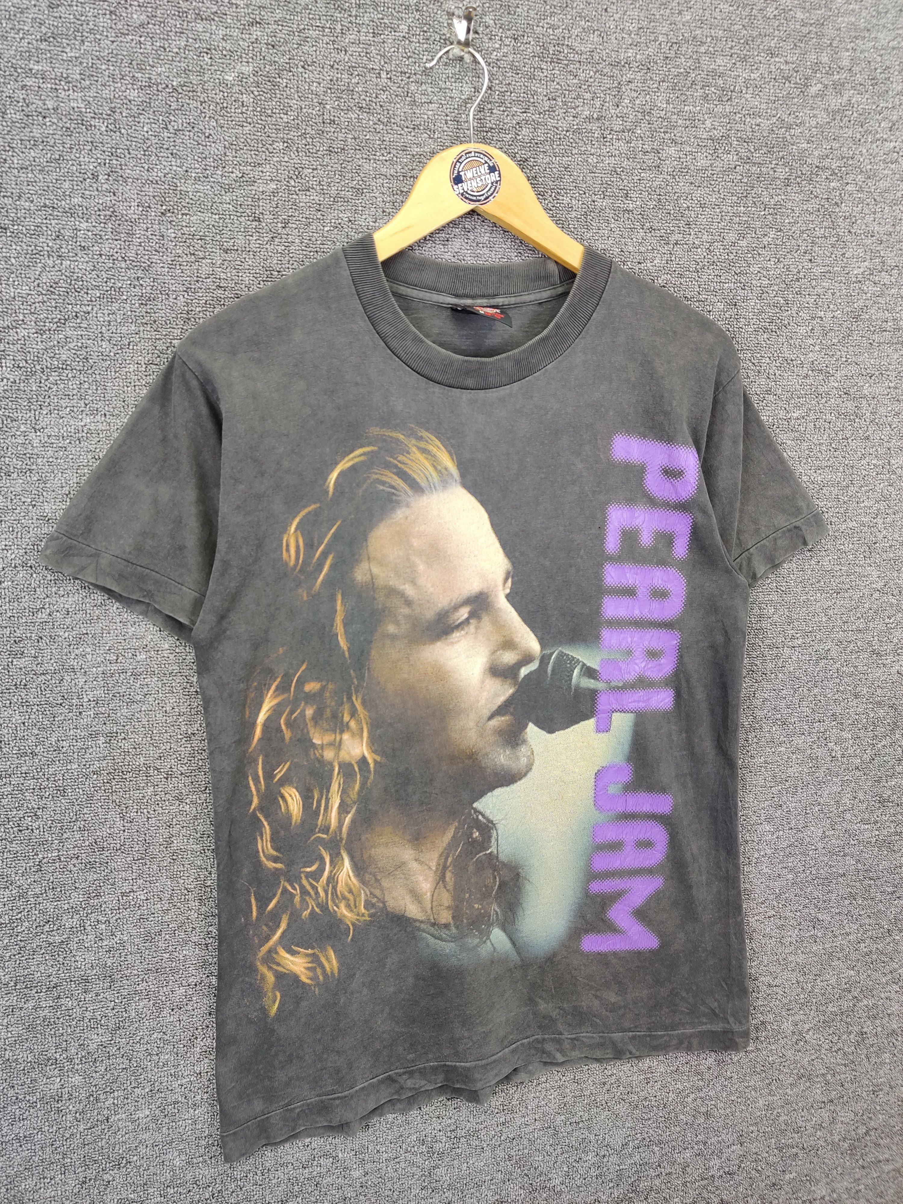 Band Tees Vintage Pearl Jam Band Tee Tshirt Size US M / EU 48-50 / 2 - 5 Thumbnail