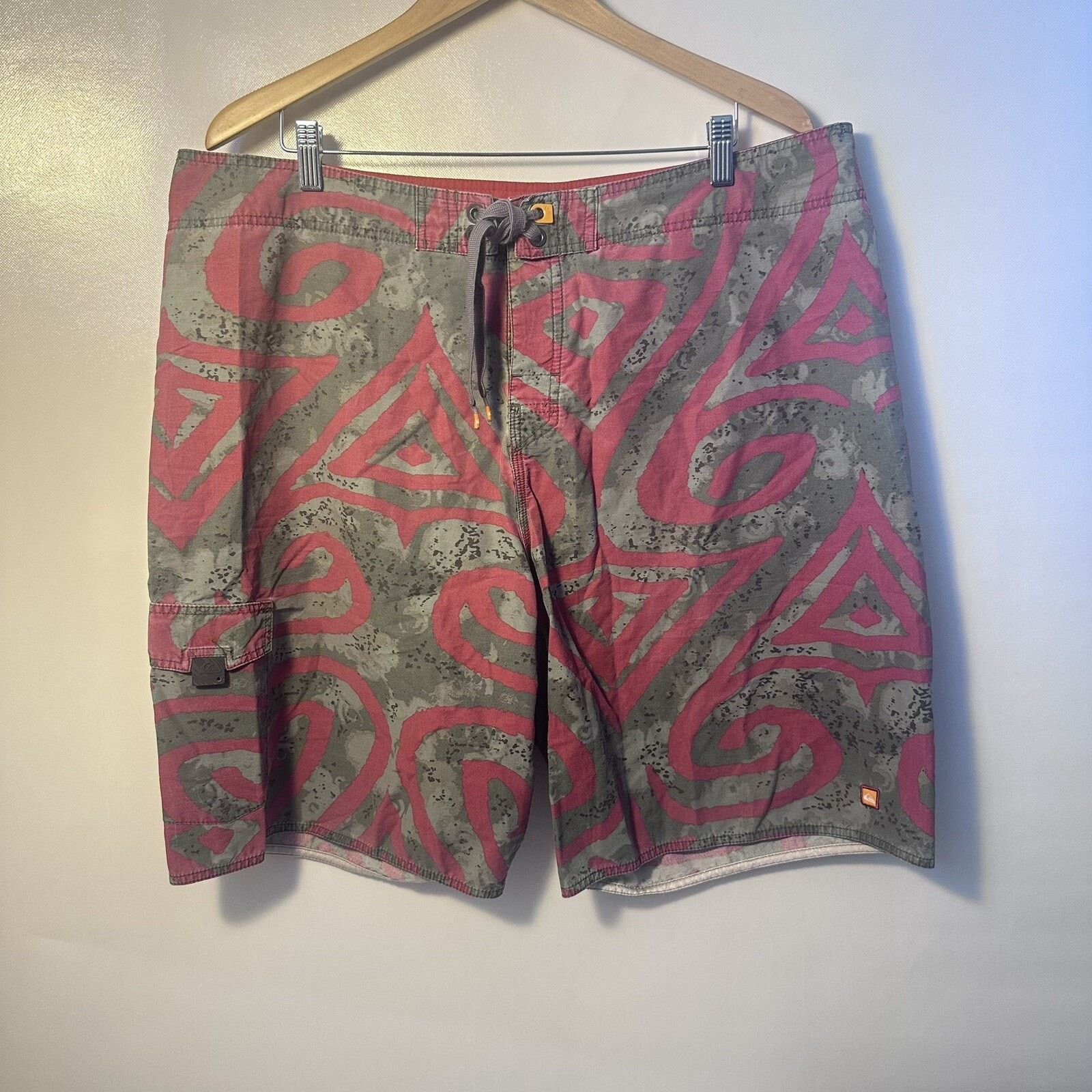 Quicksilver Quiksilver Shorts Mens 40 Board Red Gray Trunks Beach Surf Size US 40 / EU 56 - 1 Thumbnail