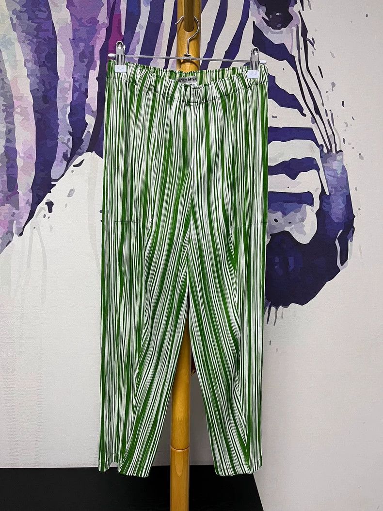 Issey Miyake Issey Miyake size:2 Green vertical striped pleated radish Size 22" - 1 Thumbnail