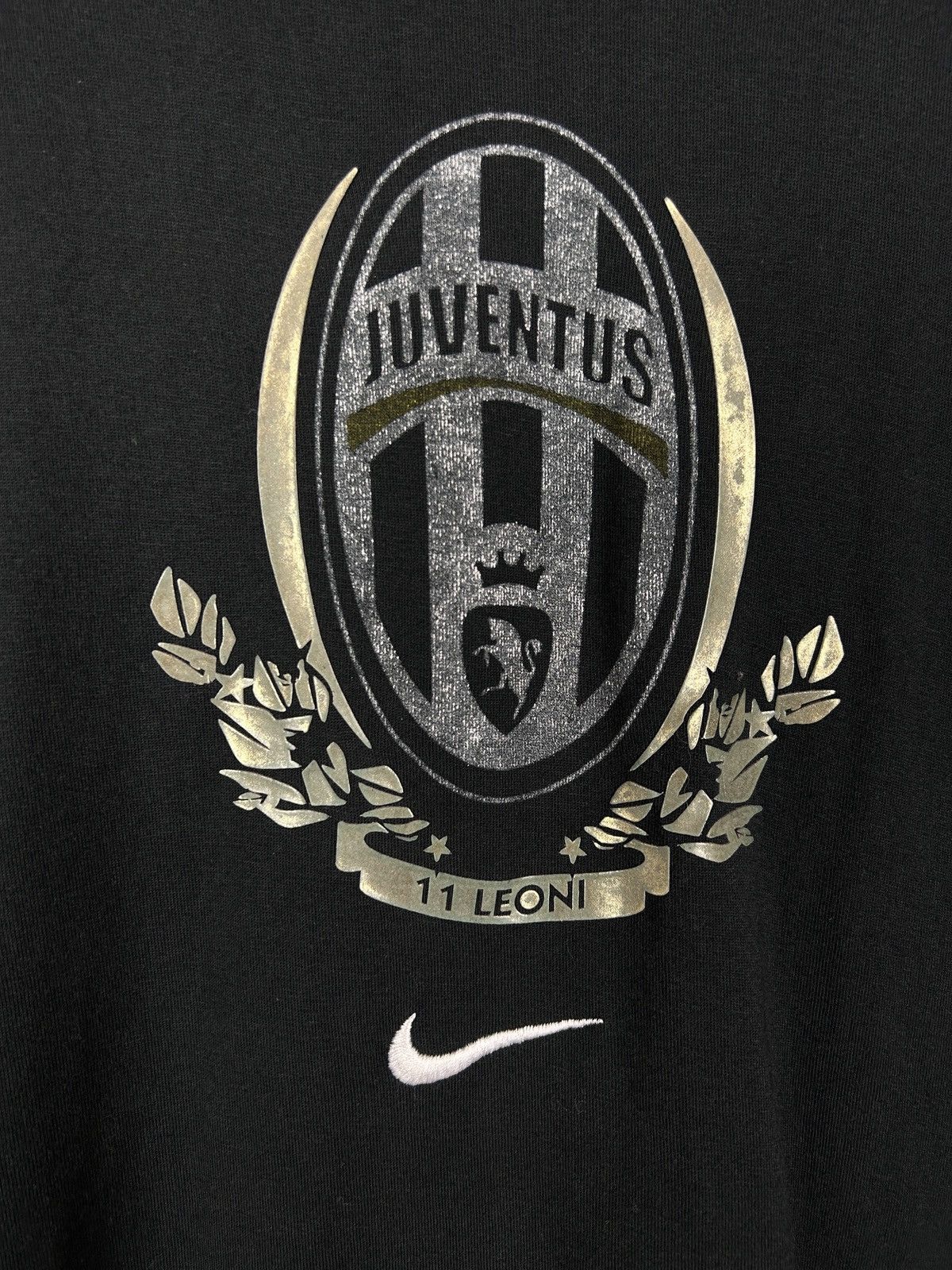 Nike 00s Vintage Nike Juventus Center Swoosh Logo T-Shirt Size US XL / EU 56 / 4 - 2 Thumbnail