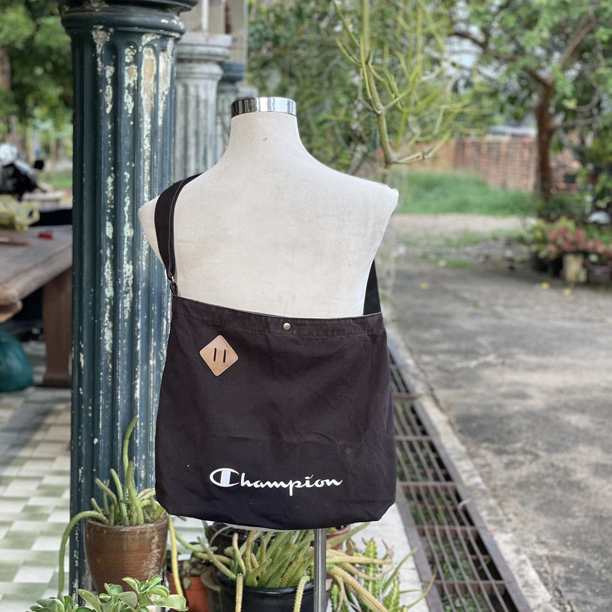 Champion Champion Canvas Tote Sling Bag Size ONE SIZE - 1 Thumbnail