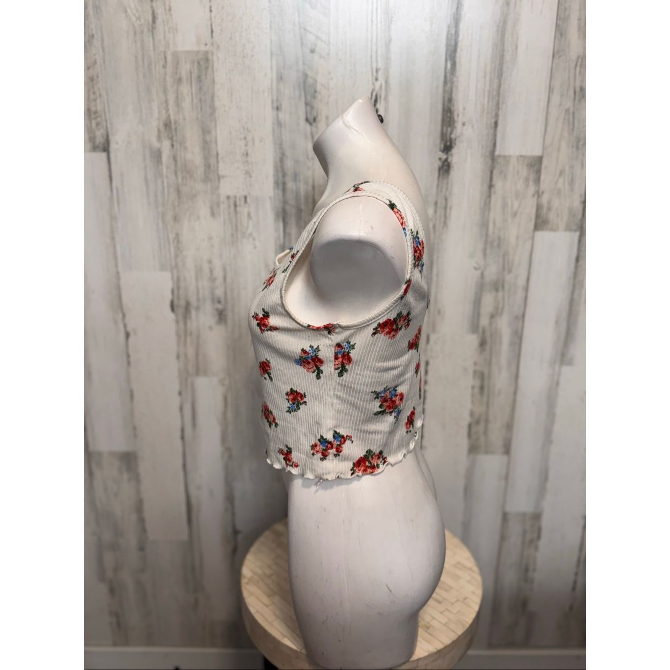 Other Gaze Floral Ribbed Button Crop Tank | White Red Blue Flower Size M / US 6-8 / IT 42-44 - 5 Thumbnail