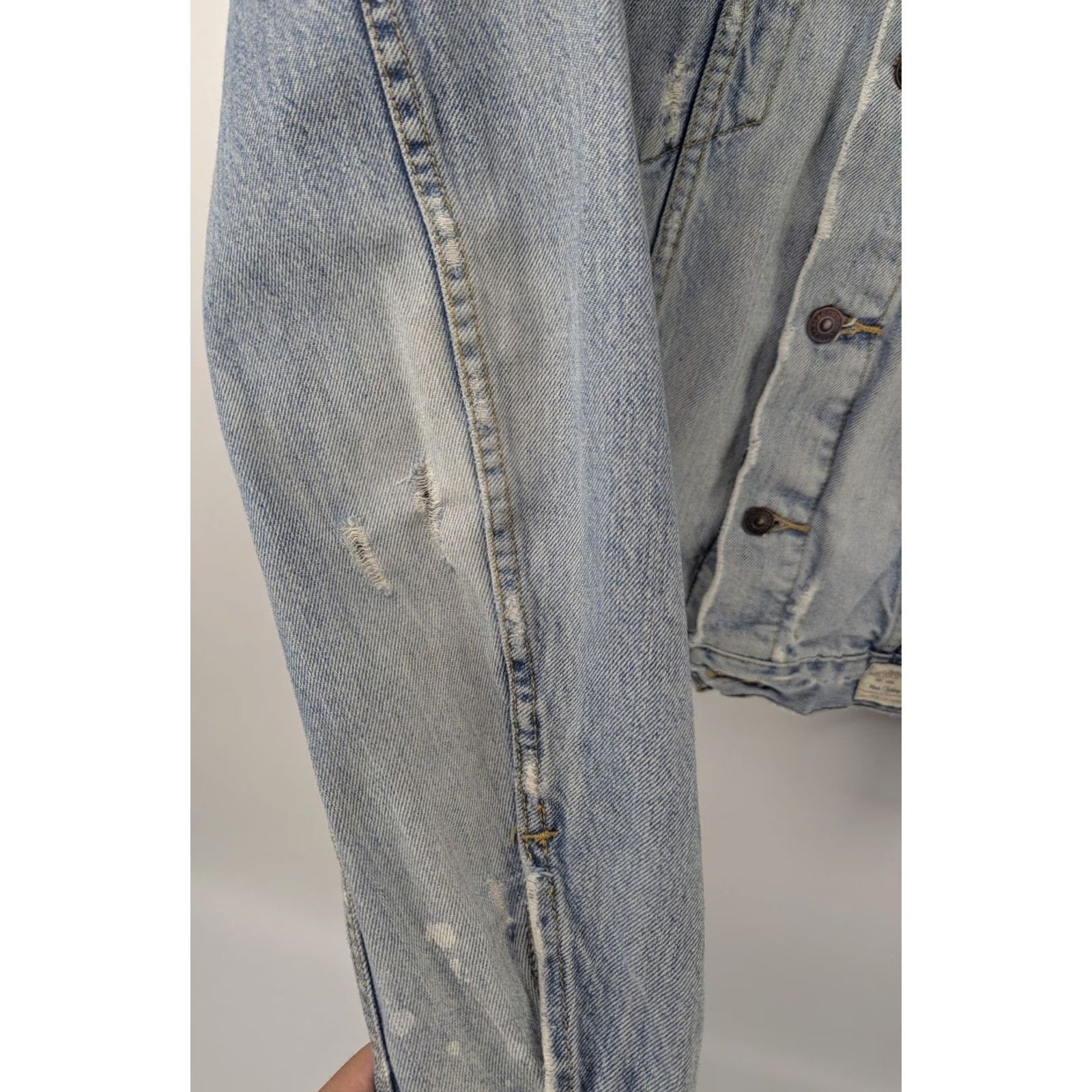 Abercrombie & Fitch VINTAGE Abercrombie & Fitch Denim Trucker Jacket M Light Wash Distressed 90s Y2K Mens Jacket Size US M / EU 48-50 / 2 - 3 Thumbnail