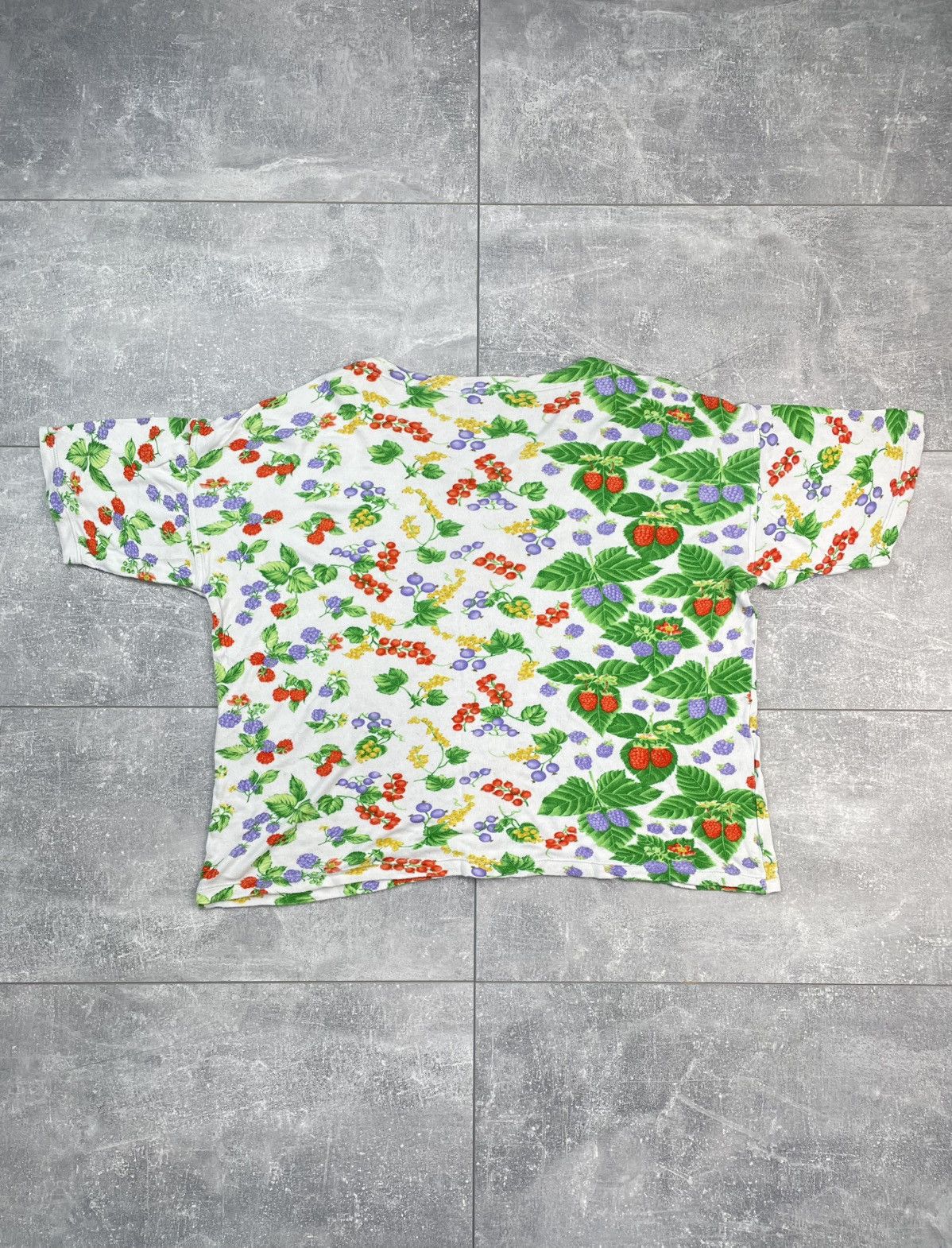 Versace Jeans Couture Versace Jeans Couture 90s Berry Fruit Print Viscose Shirt Size M / US 6-8 / IT 42-44 - 2 Thumbnail