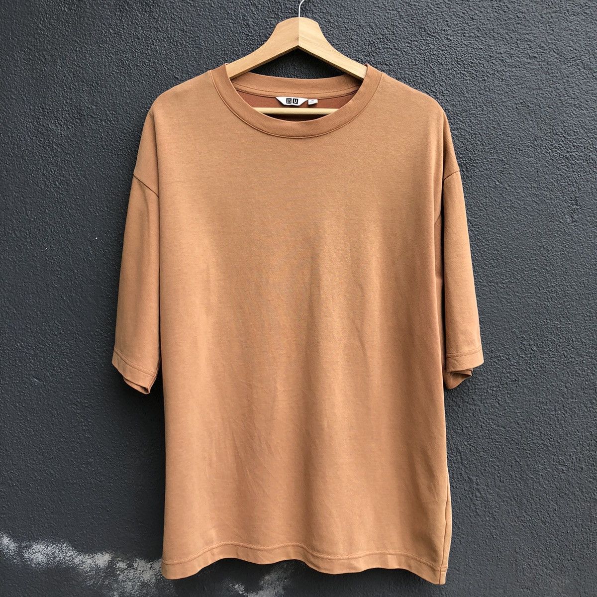 image of Christophe Lemaire x Uniqlo Faded Lemaire X Uniqlo Over Saiz Tshirt in Beige (Size XL)