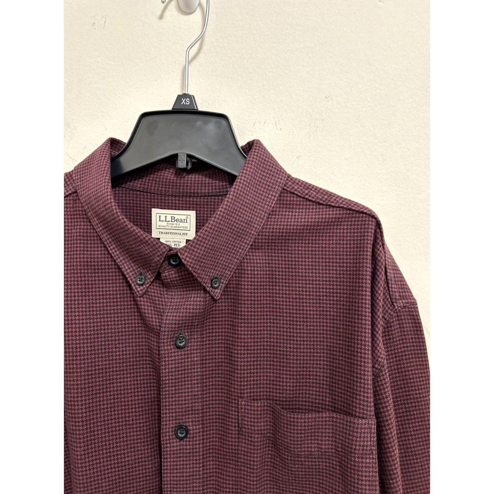 Vintage LL Bean Men's Wicked Good Flannel Shirt 2XL Red Burgundy Houndstooth Button-Down Collar Long Sleeve Pocketed Outdoor Classic Visible: LL Bean 298276 Size US XXL / EU 58 / 5 - 6 Thumbnail