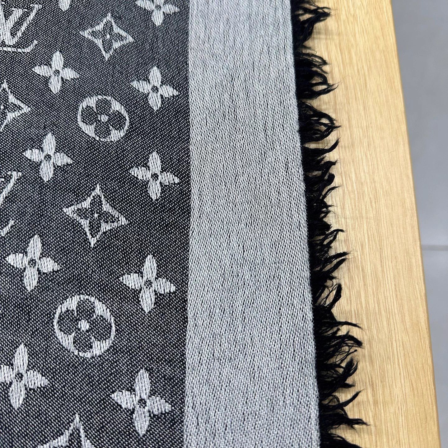 Louis Vuitton LOUIS VUITTON Monogram Denim Silk Scarf 145x145cm Size ONE SIZE - 6 Thumbnail