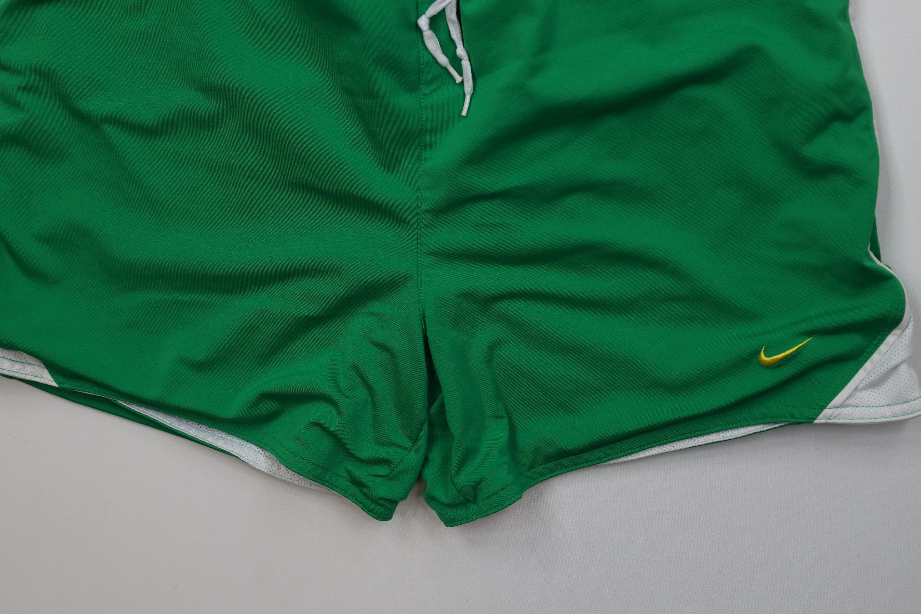 Nike Vintage Nike Swoosh Reversible Soccer Shorts Green White Size 33" - 3 Thumbnail