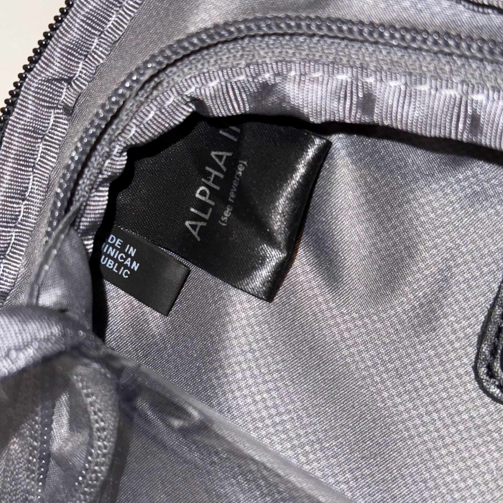 Tumi Tumi Alpha 2 Small Toiletry Bag Travel Ballistic Black Nylon Size ONE SIZE - 8 Thumbnail