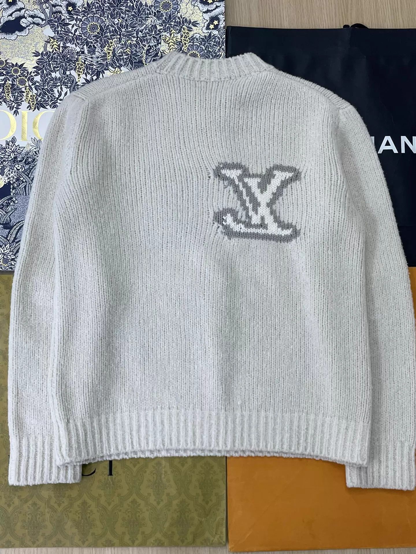 Louis Vuitton LV big logo unisex M sweater Size US M / EU 48-50 / 2 - 3 Thumbnail