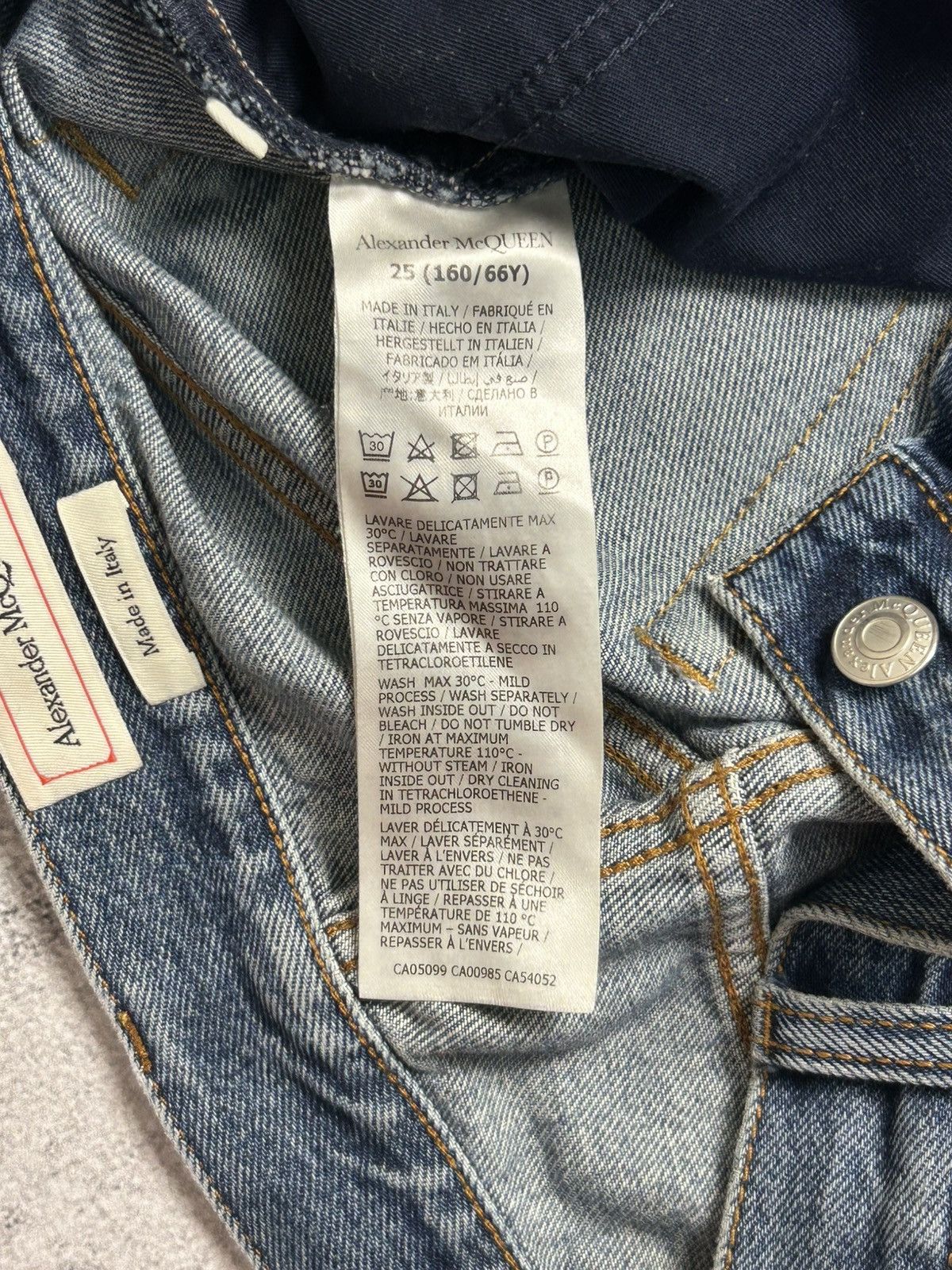 Alexander McQueen Vintage Alexander McQueen Cotton Blue Jeans Made in Italy Size 25" / US 0 / IT 36 - 12 Thumbnail