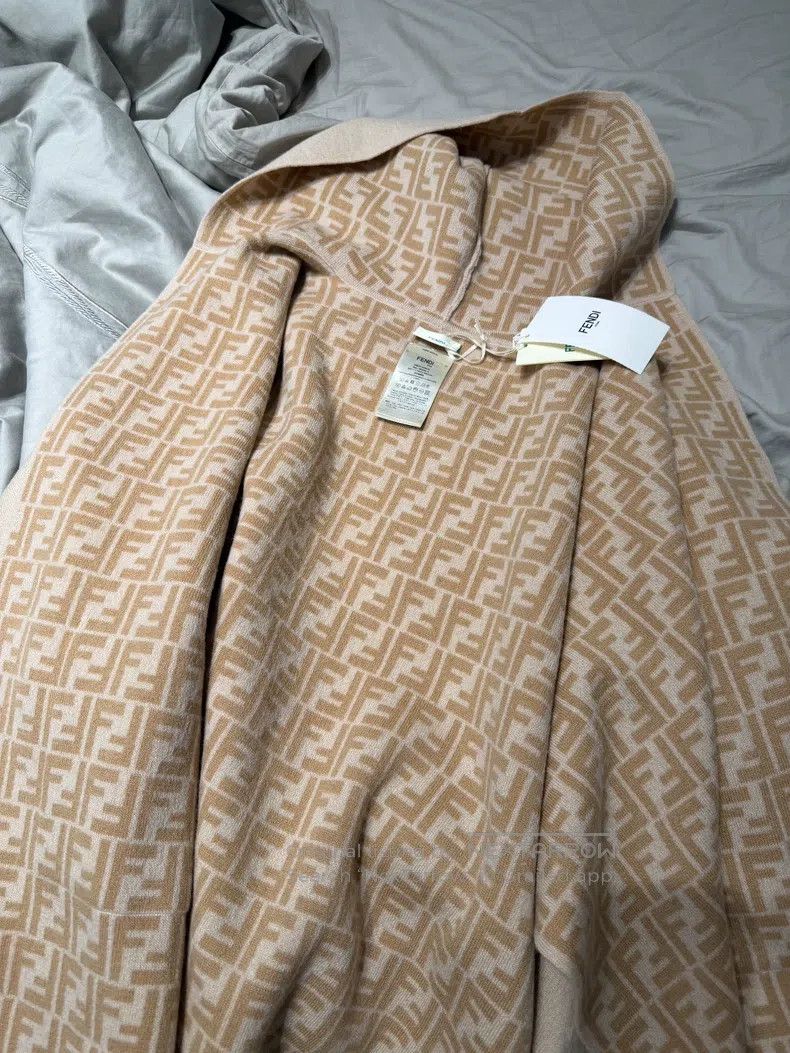 Fendi Fendi Cloak Size M / US 6-8 / IT 42-44 - 1 Thumbnail