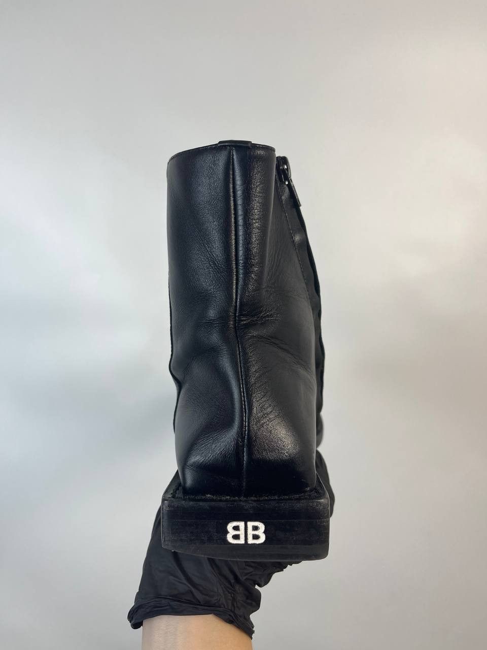 Balenciaga BALENCIAGA Chelsea ZIP-UP LEATHER BOOTS. SIZE 37 Size US 7 / IT 37 - 4 Thumbnail