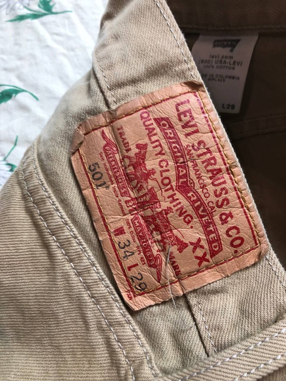 Levi's Levi Strauss 501 Relaxed Tan No Rips Stains EUC Size US 34 / EU 50 - 15 Thumbnail