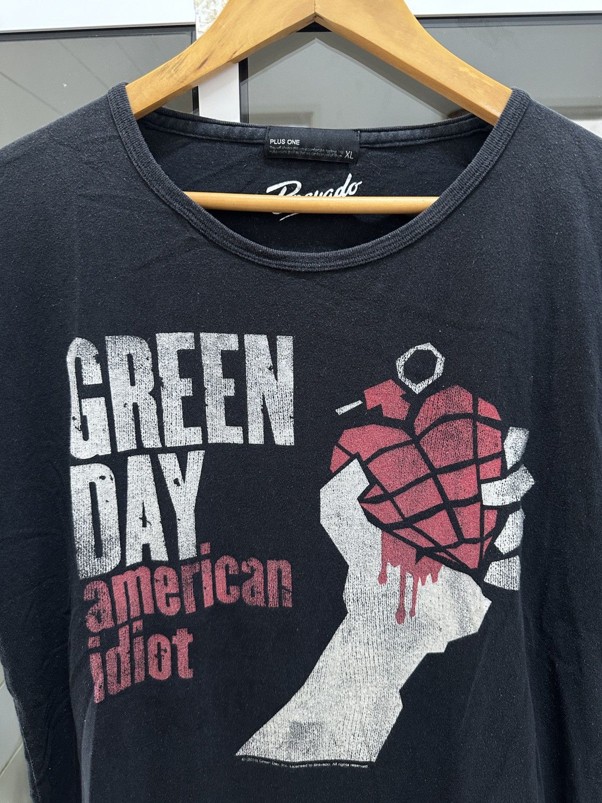 Band Tees 2010 Green Day “American Idiot” Official Merch Tee (Bravado) Size US M / EU 48-50 / 2 - 2 Thumbnail