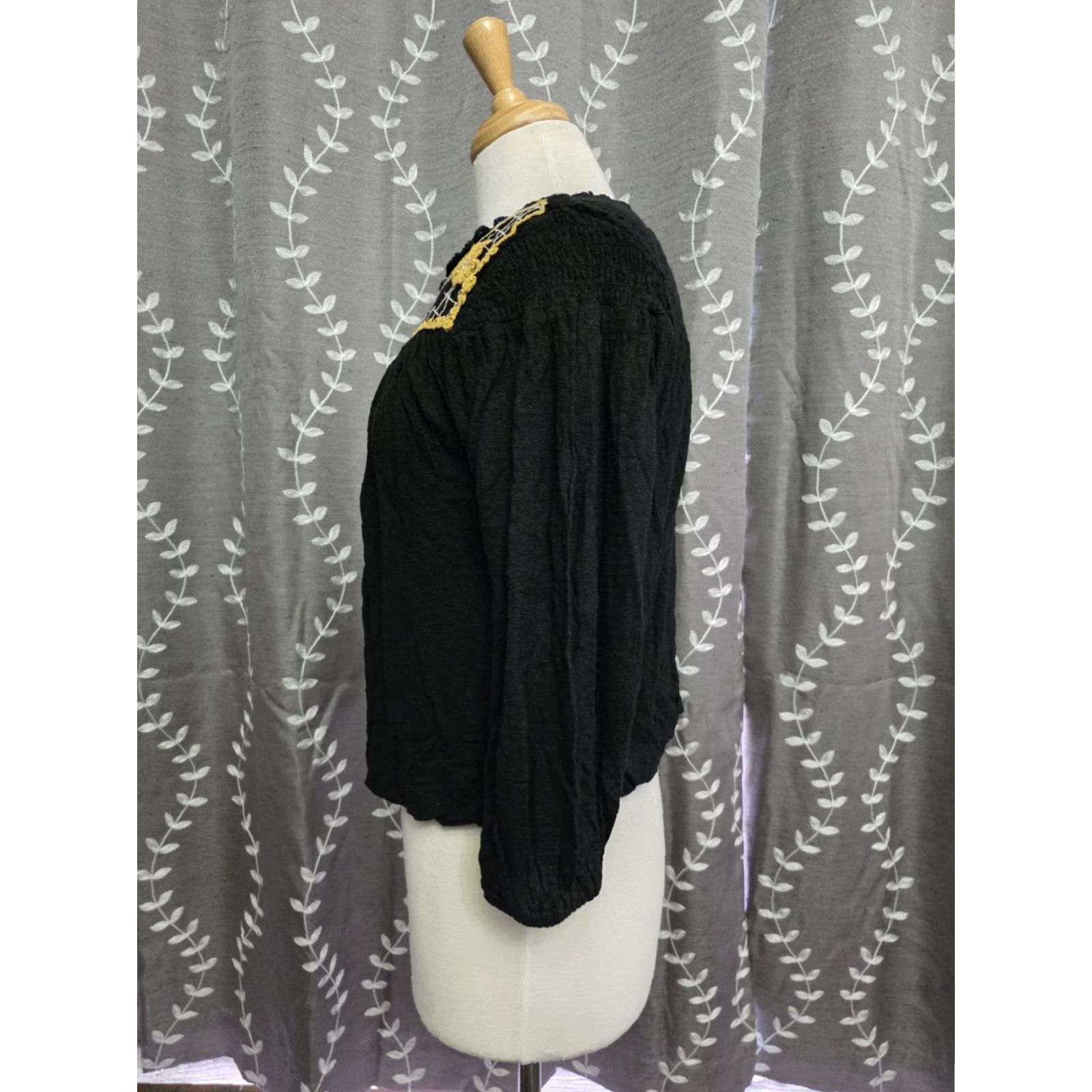 Free People Free People Begonia Top Blouse Women's XS Black Embroidered Long Sleeve Round Neck Cropped Bohemian Peasant Casual Lightweight Breathable Solids 90s? Size XS / US 0-2 / IT 36-38 - 2 Thumbnail
