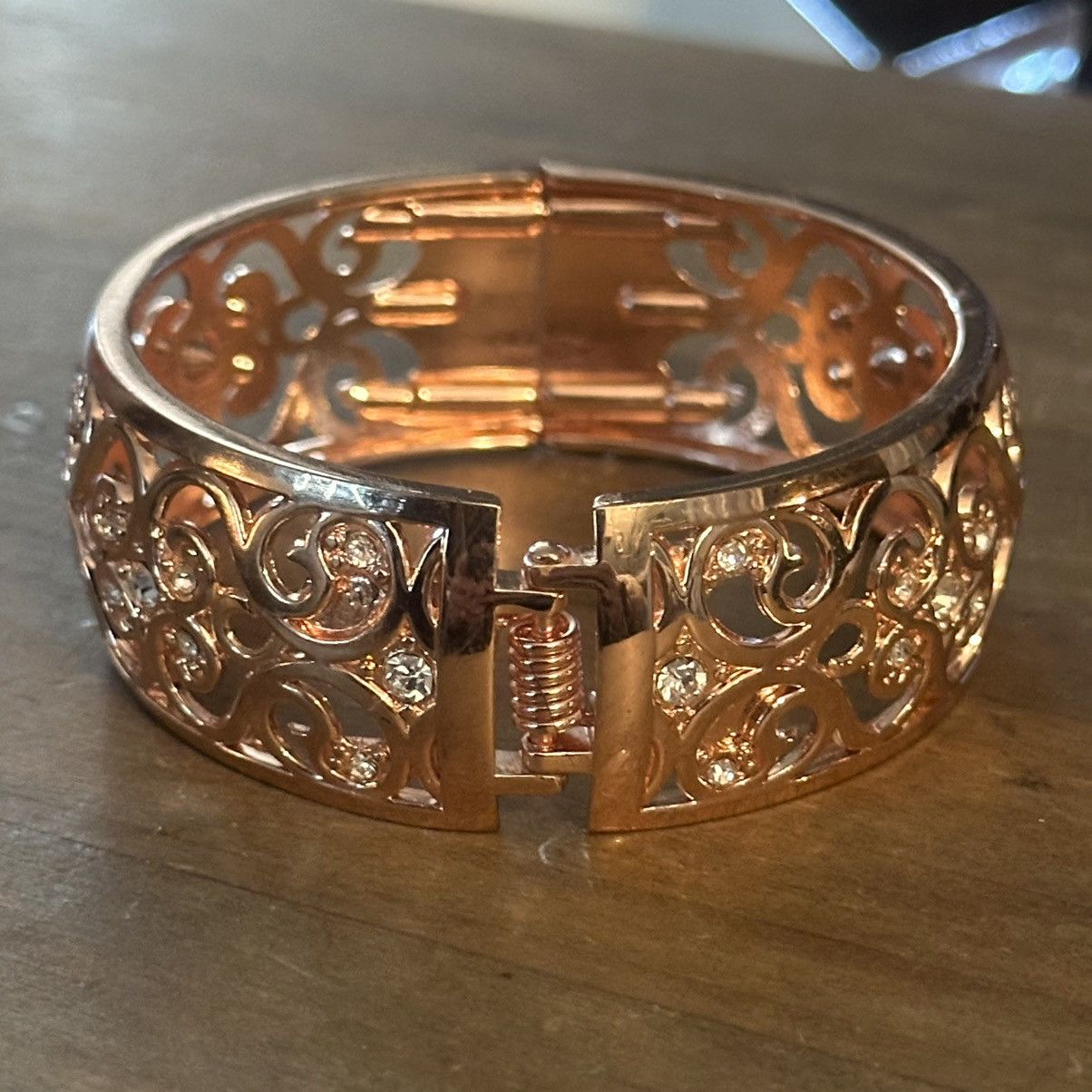 Other Rose gold filigree rhinestone hinged bangle bracelet Size ONE SIZE - 6 Thumbnail