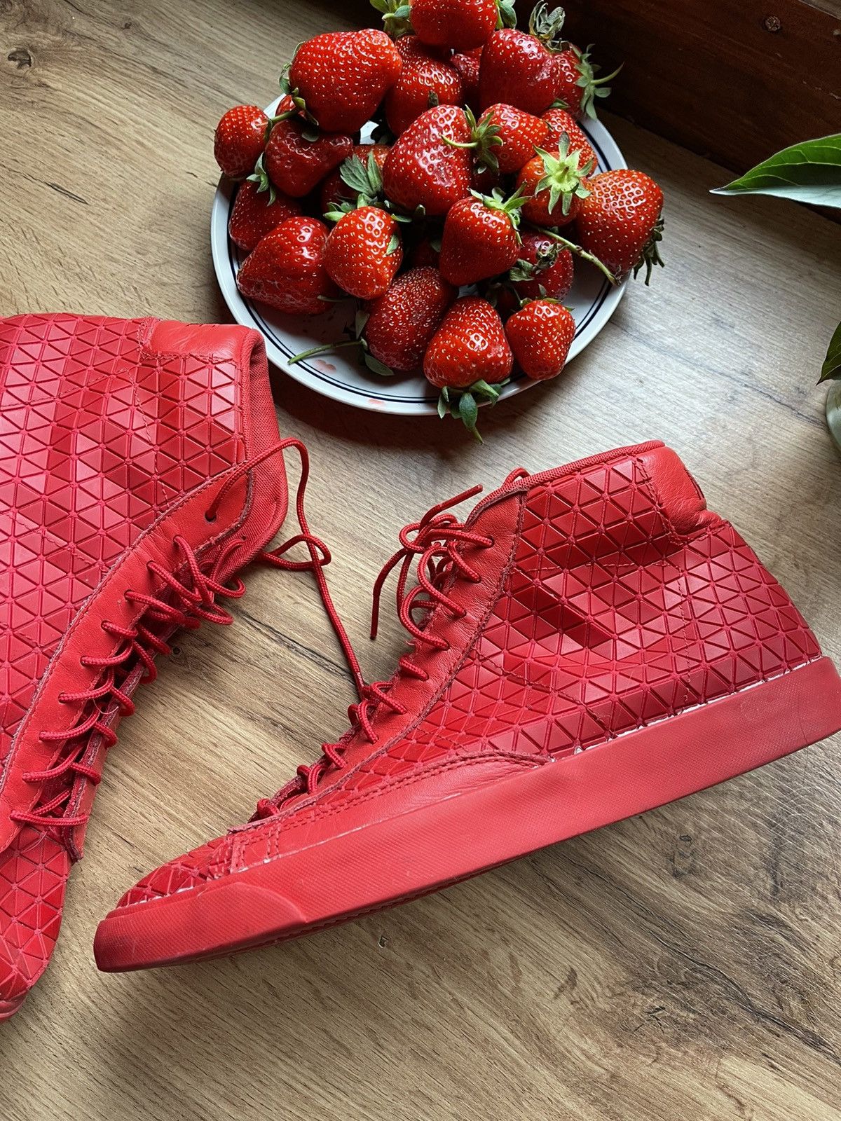 Nike 2014 Nike SB Blazer Mid Metric Red rare sneakers arena Size US 9 / EU 42 - 3 Thumbnail
