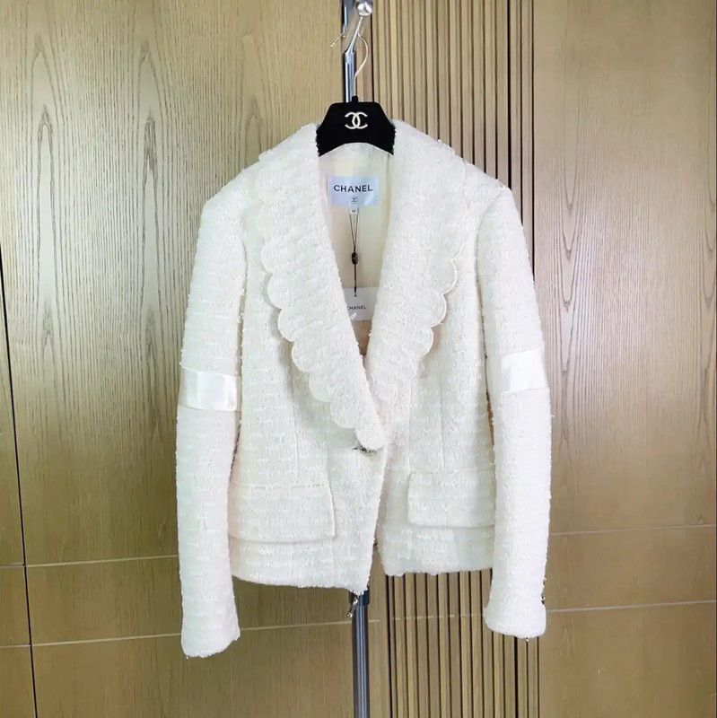 Chanel Chanel White Wool Blend Women's Jacket 0089 Size S / US 4 / IT 40 - 1 Thumbnail