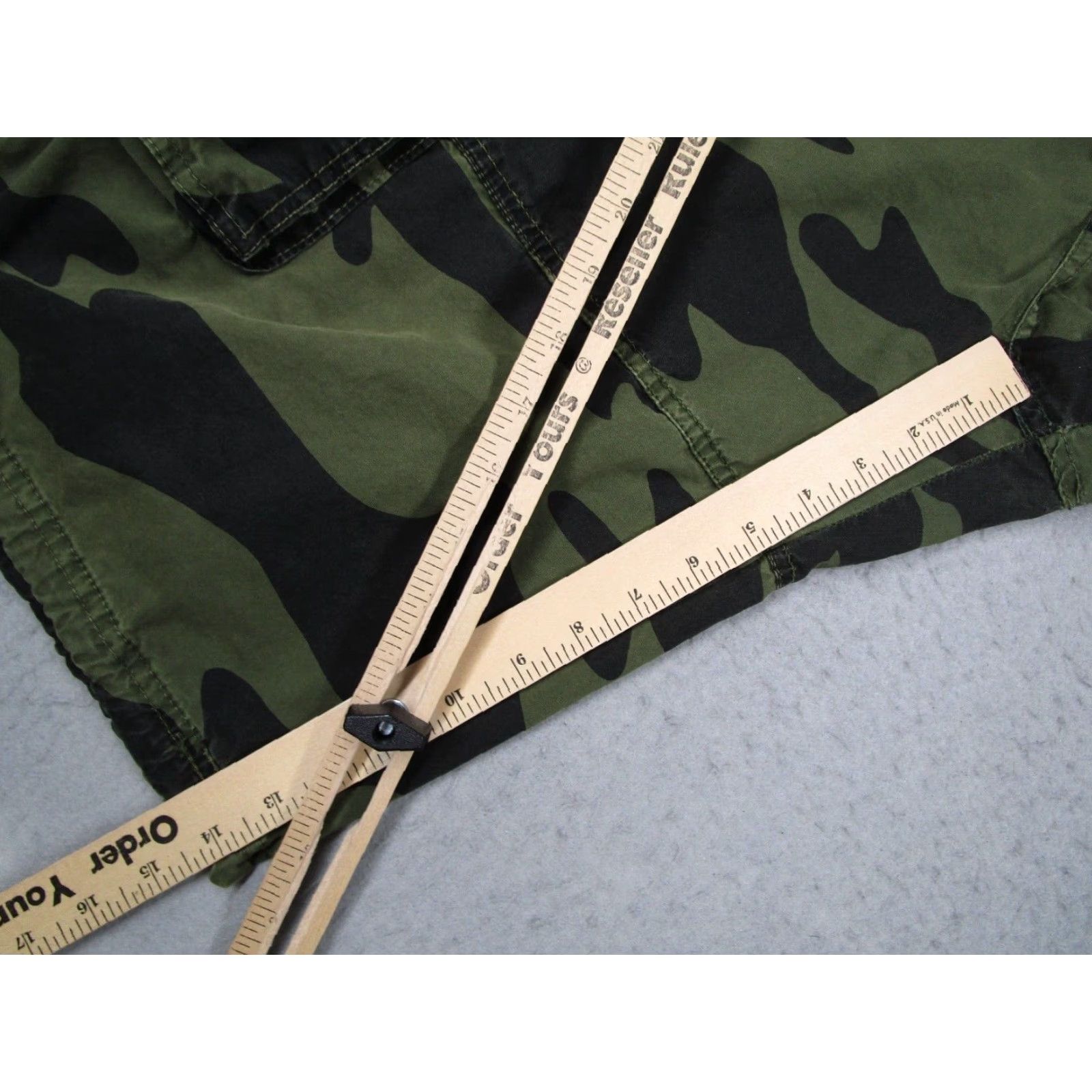 Vintage VINTAGE Twoce Cargo Shorts Mens 36 Green Camo Cargo 14" Skate Military Work Y2K Size US 36 / EU 52 - 5 Thumbnail