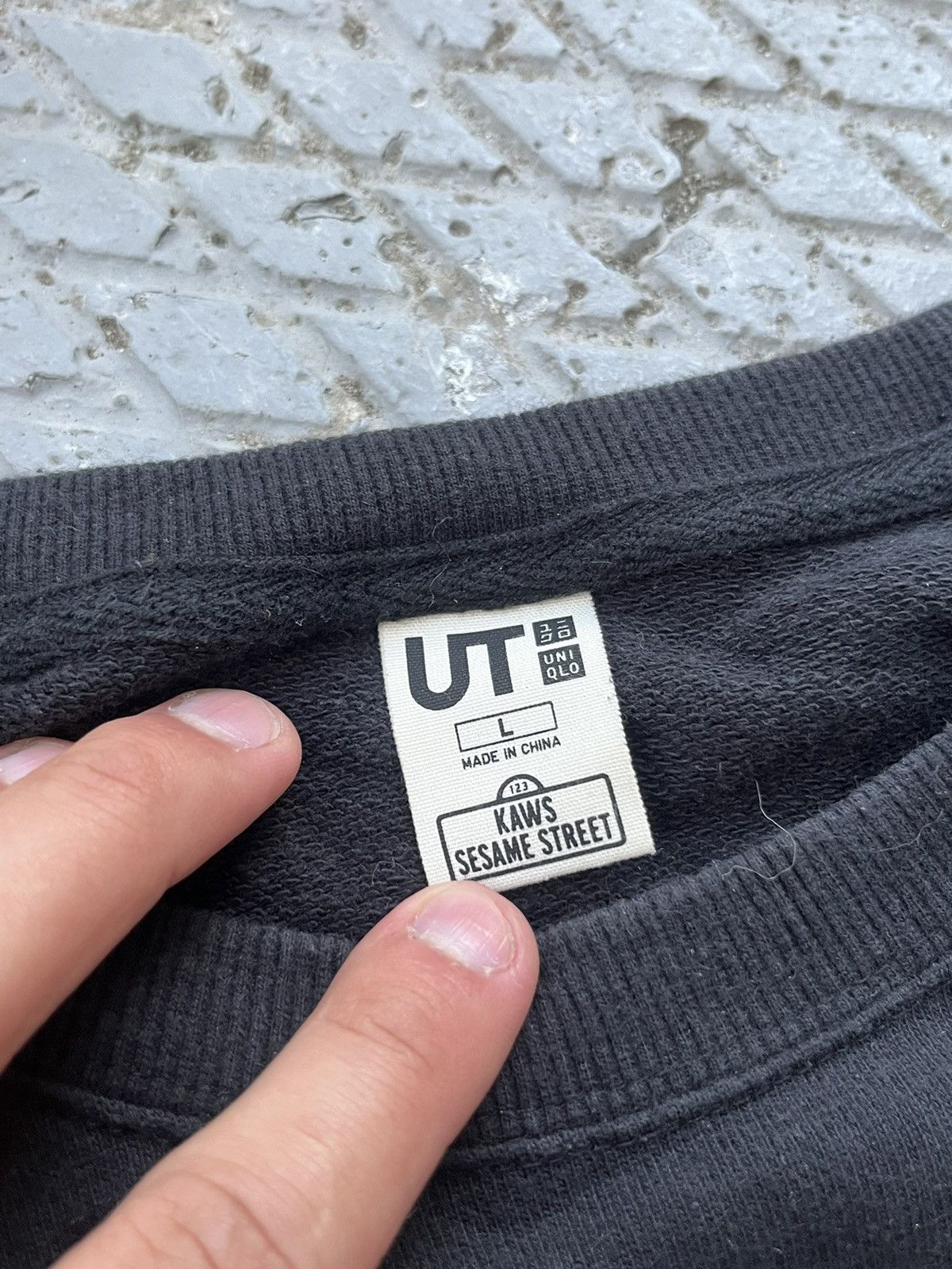 Kaws × Uniqlo Uniqlo x Kaws sweatshirt vintage Size US L / EU 52-54 / 3 - 5 Thumbnail