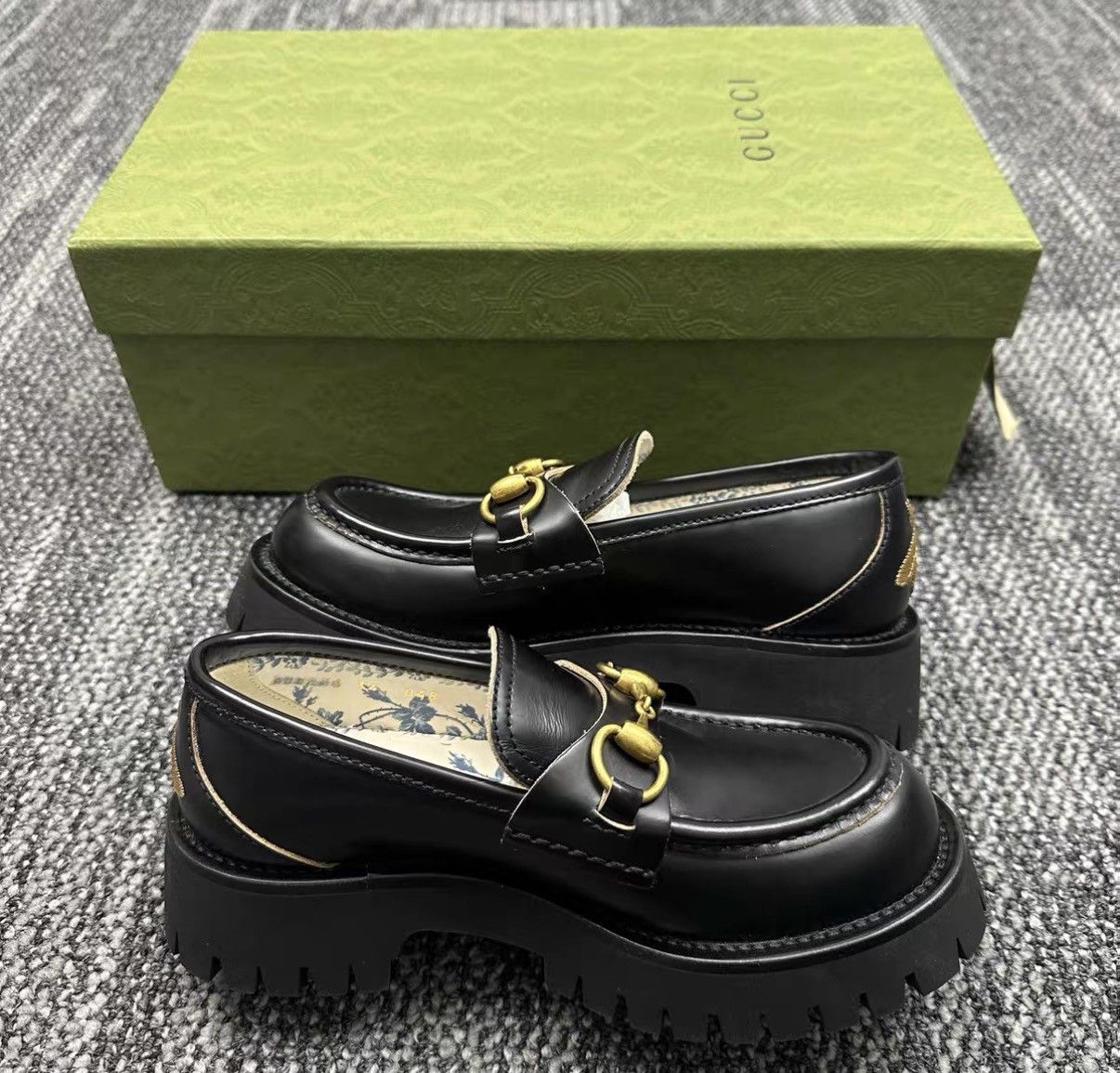 Gucci Gucci Classic Bee Loafers J42 Size US 4 / IT 34 - 5 Thumbnail