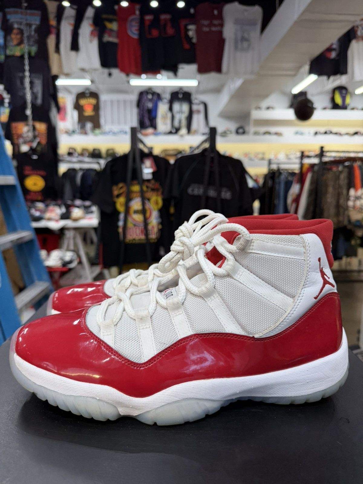 Jordan Brand Air Jordan 11 Cherry Size 11 (2022) Size US 11 / EU 44 - 7 Thumbnail