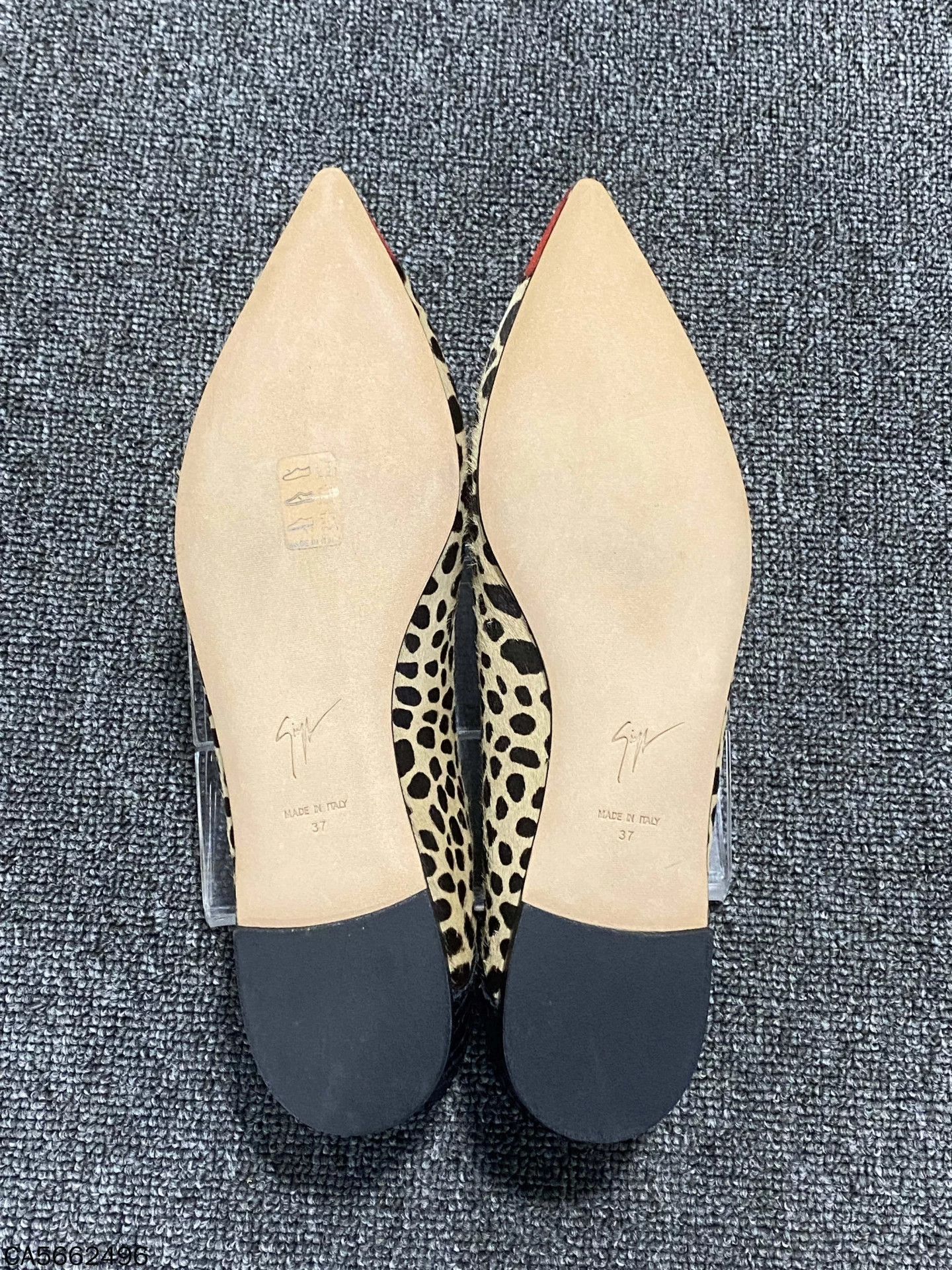 Giuseppe Zanotti Giuseppe Zanotti Unused Leopard Horsehair Flat SZ37 Size US 6 / IT 36 - 6 Thumbnail