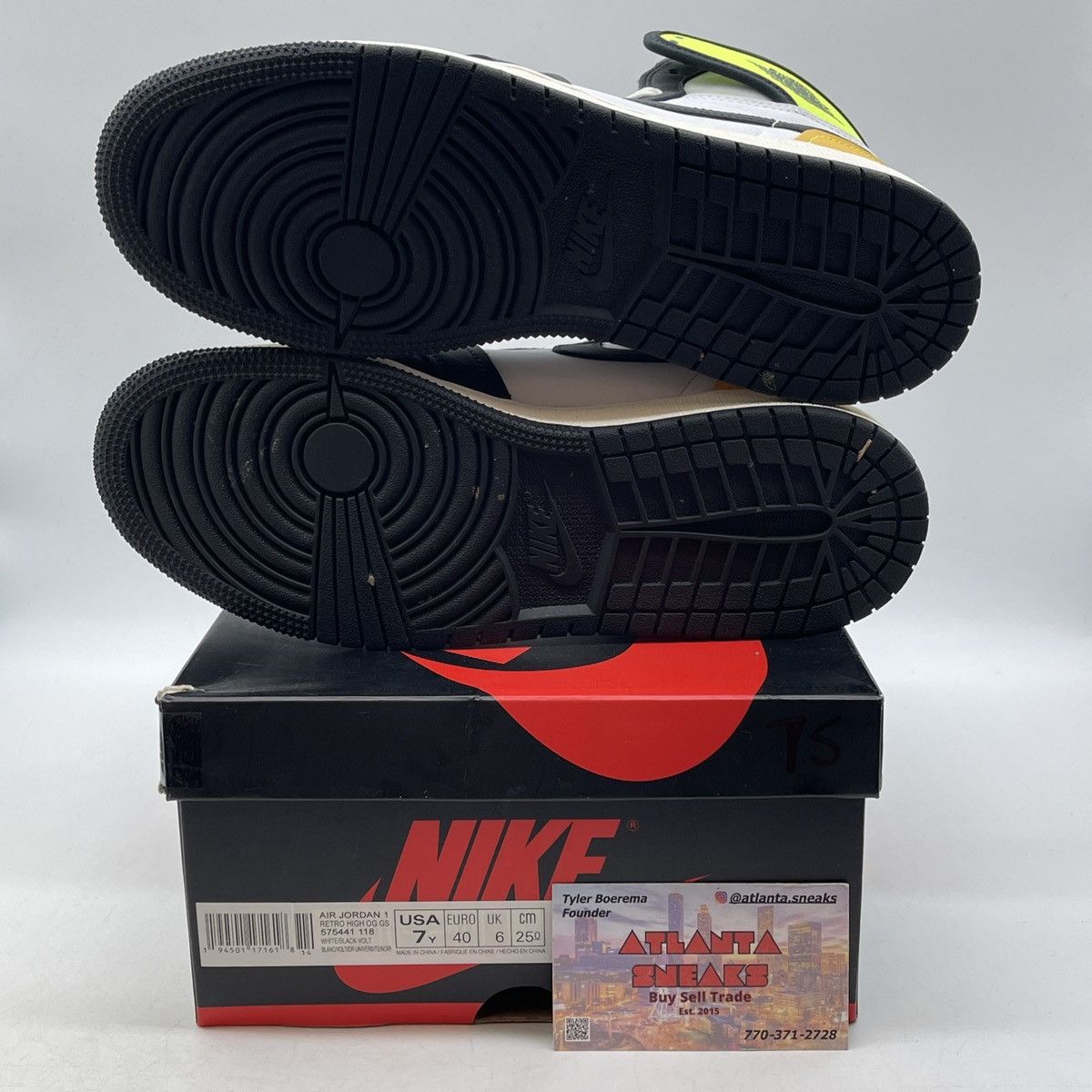 Jordan Brand Air Jordan 1 volt gold Size US 7 / EU 40 - 7 Thumbnail