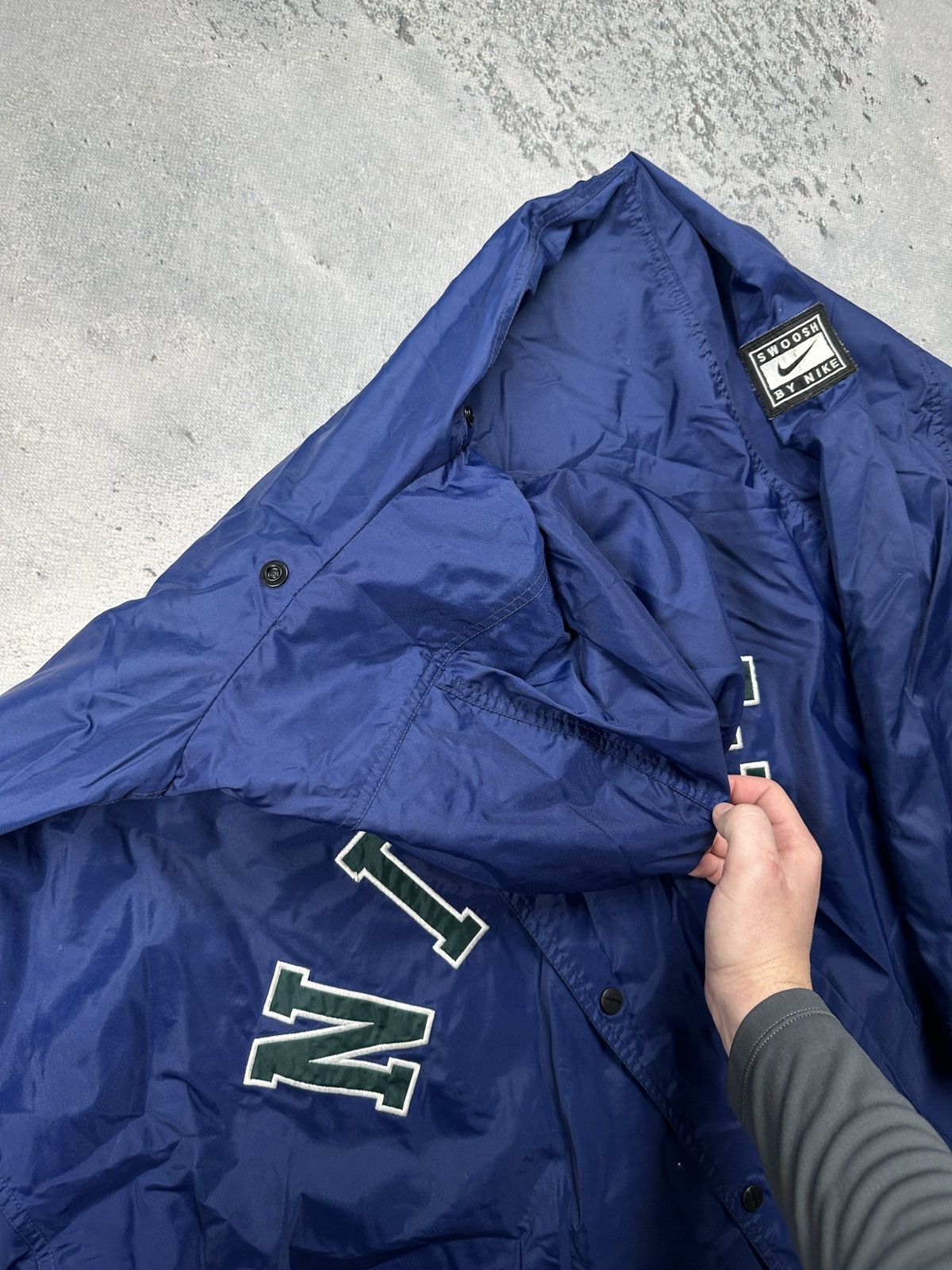 Nike Vintage Nike Swoosh Oversized Hooded Windbreaker Rain Jacket Size US XXL / EU 58 / 5 - 14 Thumbnail