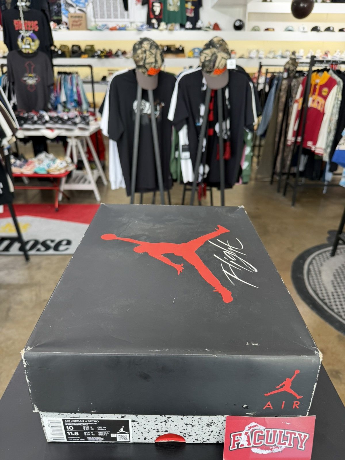 Jordan Brand Jordan 4 Red Thunder Size 10 (2022) Size US 10 / EU 43 - 20 Thumbnail