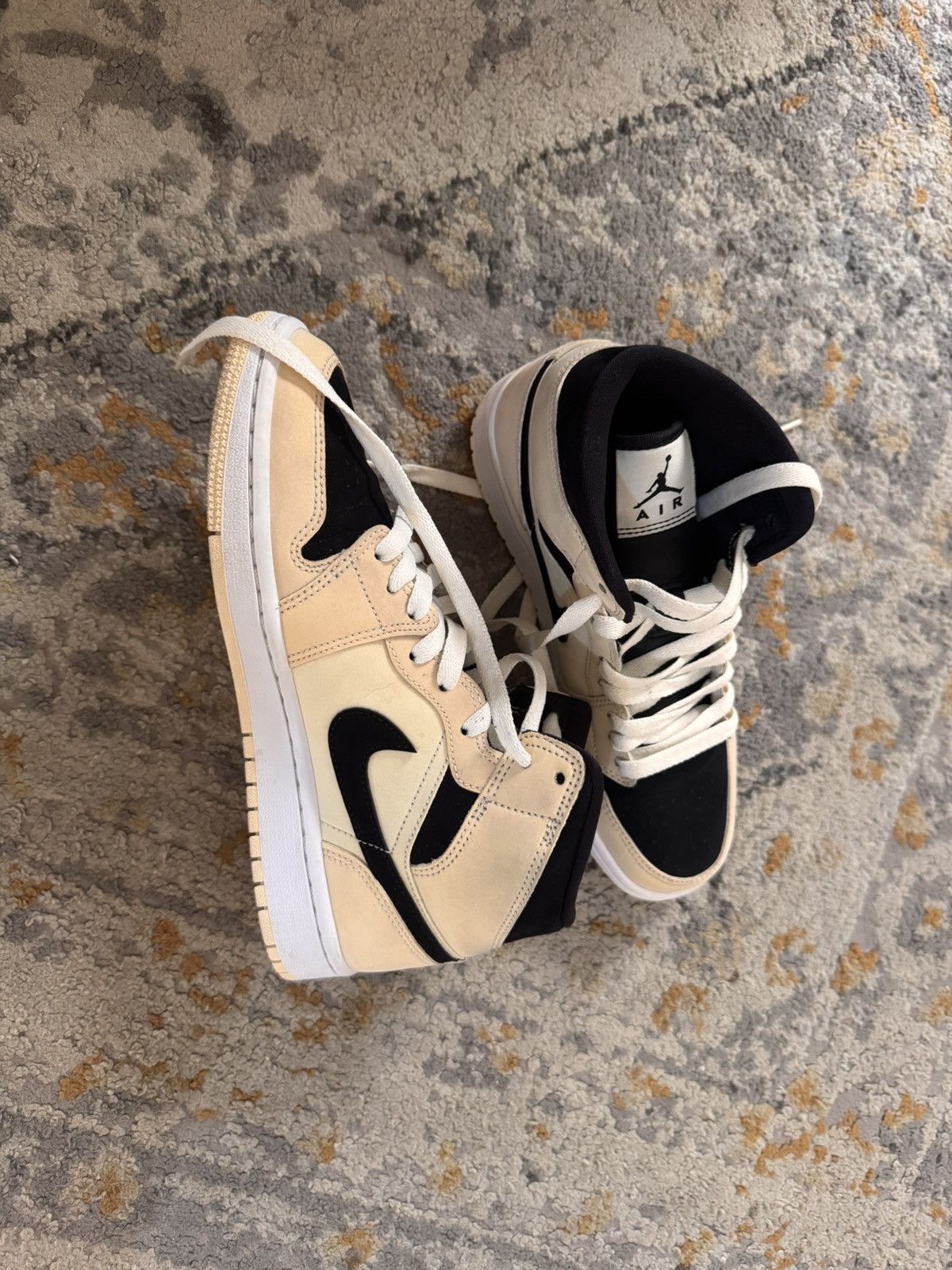 Nike Jordan 1 Mid Barely Orange Size US 7.5 / IT 37.5 - 2 Thumbnail