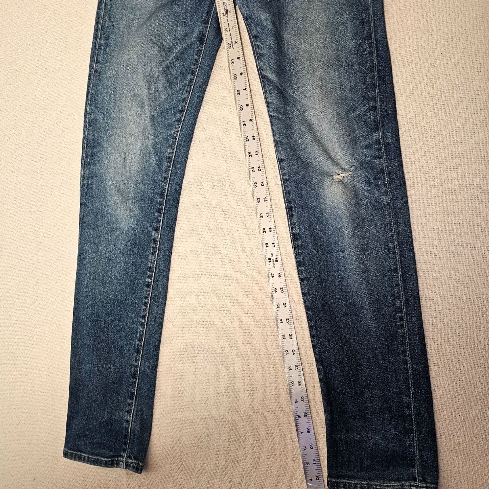 Uniqlo UNIQLO Jeans Men's 31x34 Blue Medium Wash Distressed Cotton Stretch Jeans Slim Straight 5-Pocket Denim Belt Loops Vintage No Size US 31 - 7 Thumbnail