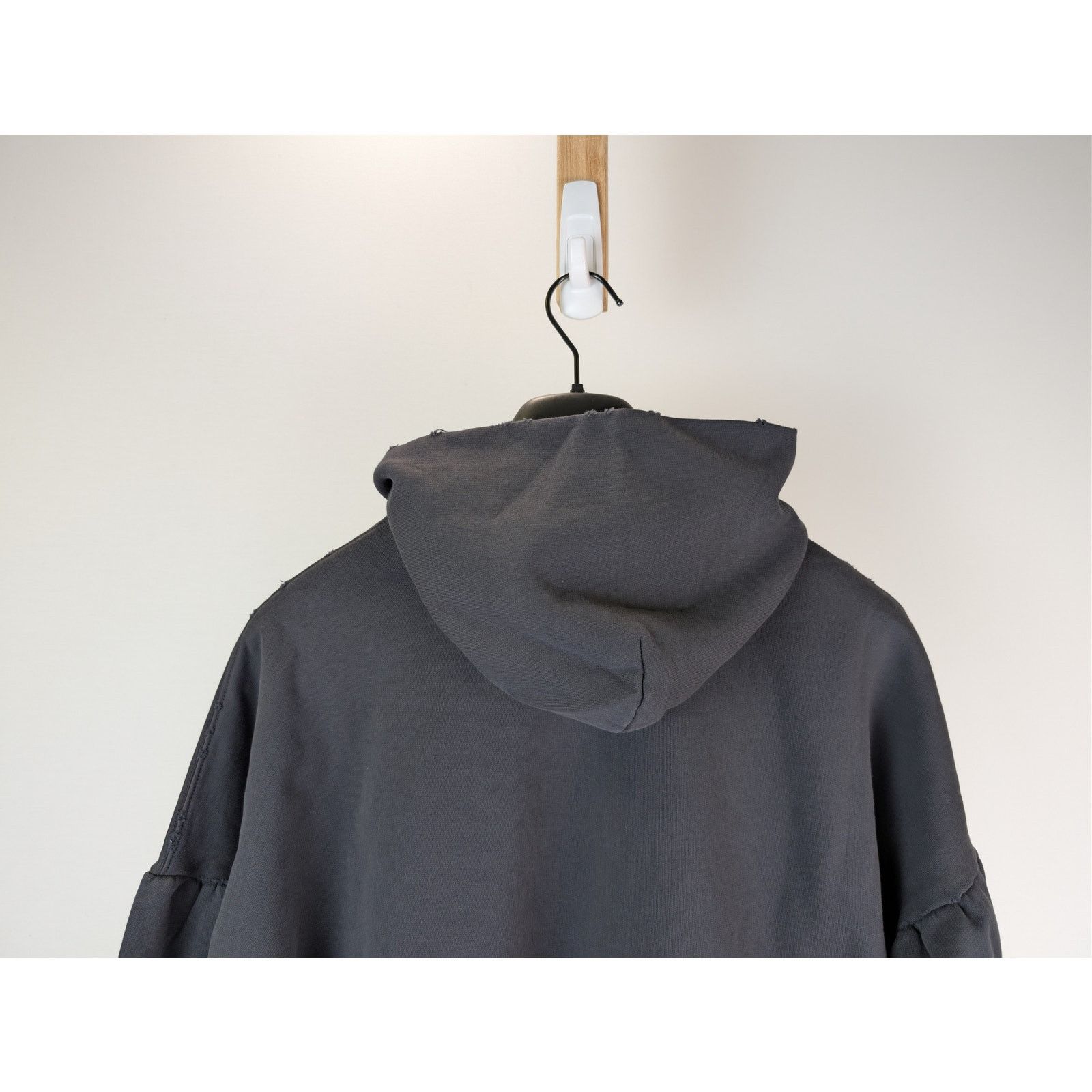 Balenciaga o1rshd1 Round Hoodie 1569 Be Kind Medium Molleton in Black Size US S / EU 44-46 / 1 - 11 Thumbnail