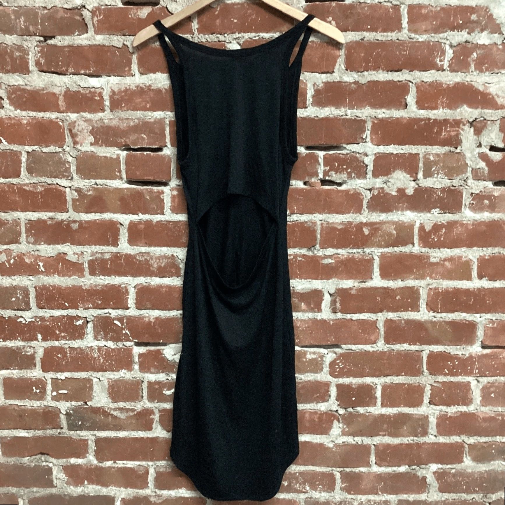 Aritzia Aritzia Wilfred Free Dress Sleeveless Scoop Neck Black Midi LBD Woman M Womens Size M / US 6-8 / IT 42-44 - 2 Thumbnail