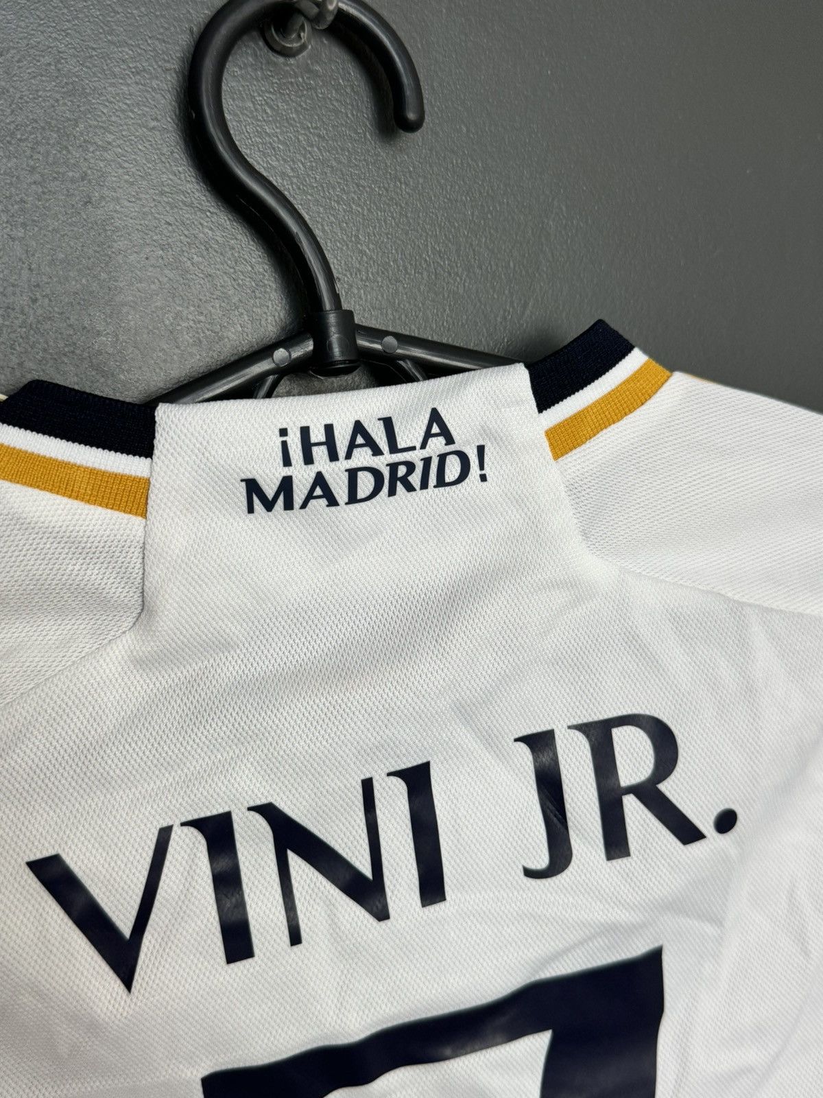 Adidas KIDS Real Madrid 23/24 Home Vinicius Jr. Football Jersey Size US XS / EU 42 / 0 - 5 Thumbnail
