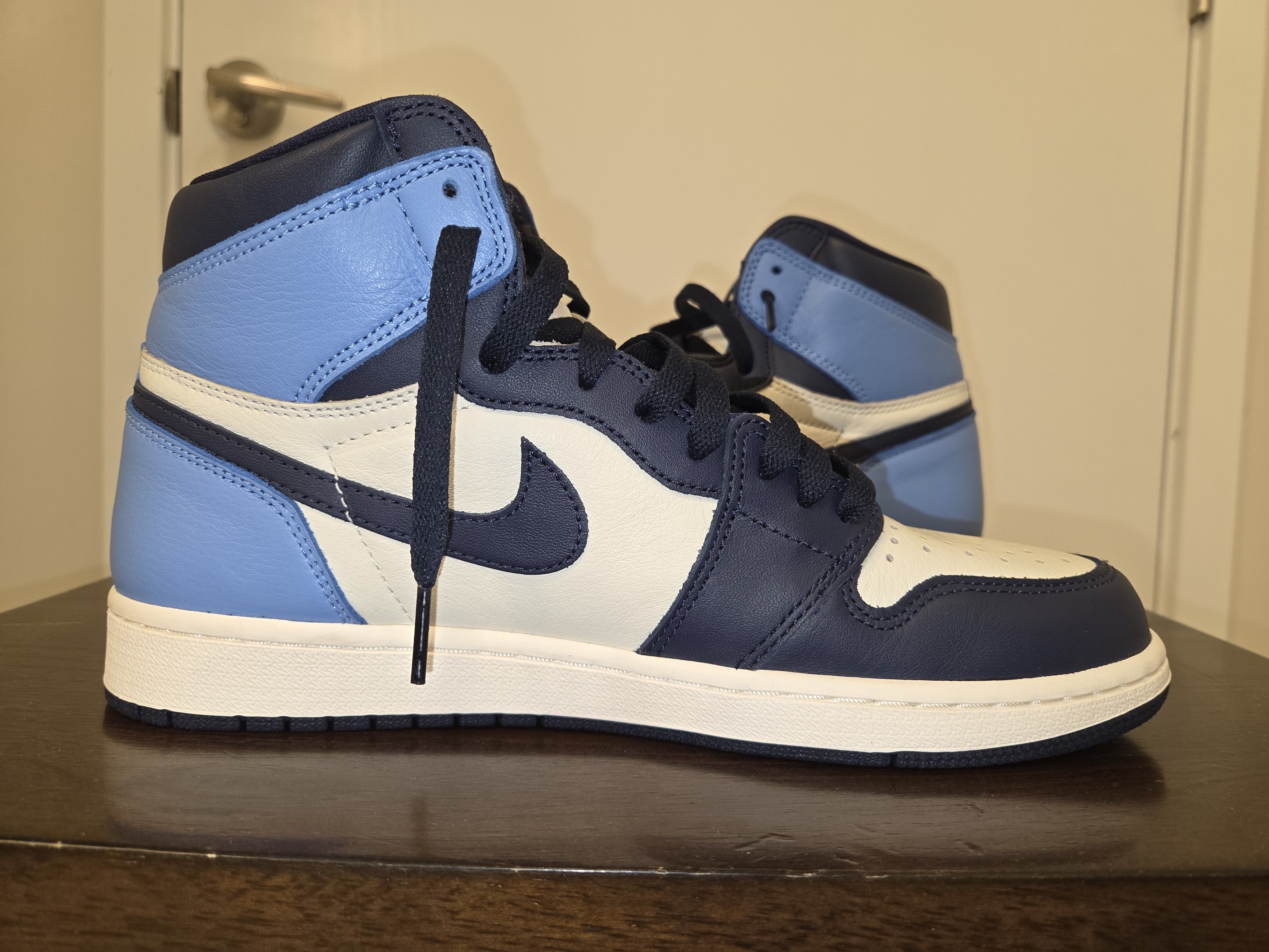 Jordan Brand Retro Air Jordan 1 obsidian, size 9.5 Size US 9.5 / EU 42-43 - 7 Thumbnail